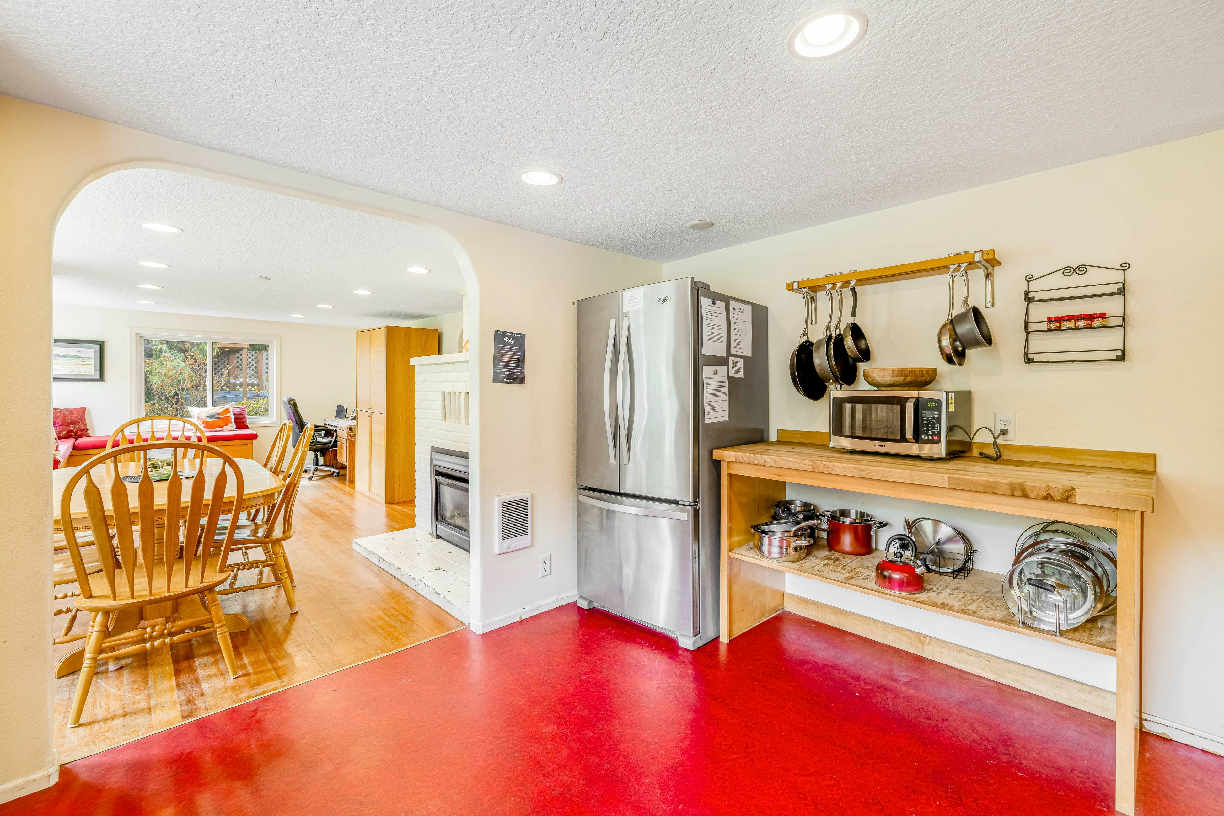 Serene Sandlake Bayfront Home with WiFi & Private Hot Tub - Dogs Welcome