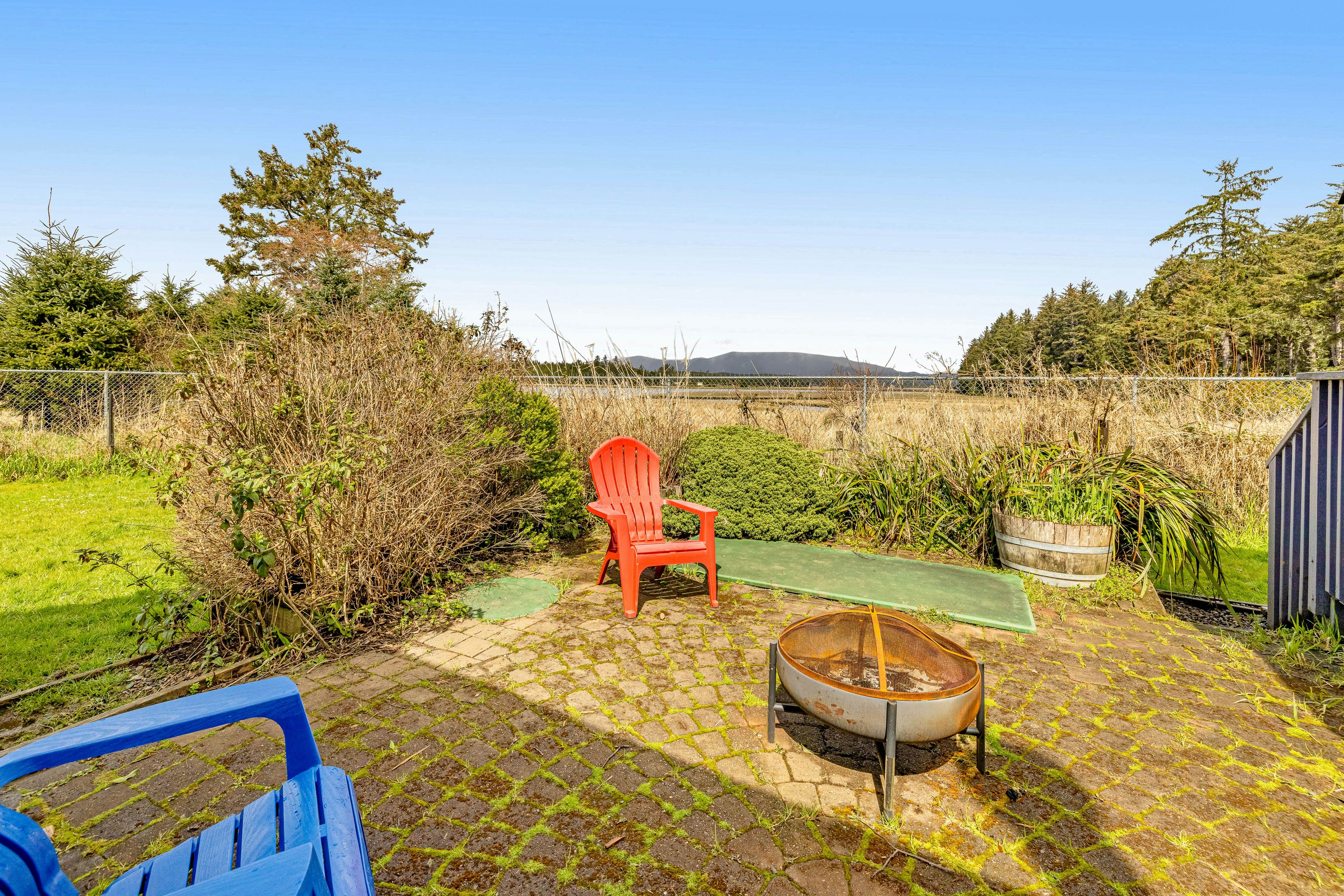 Serene Sandlake Bayfront Home with WiFi & Private Hot Tub - Dogs Welcome