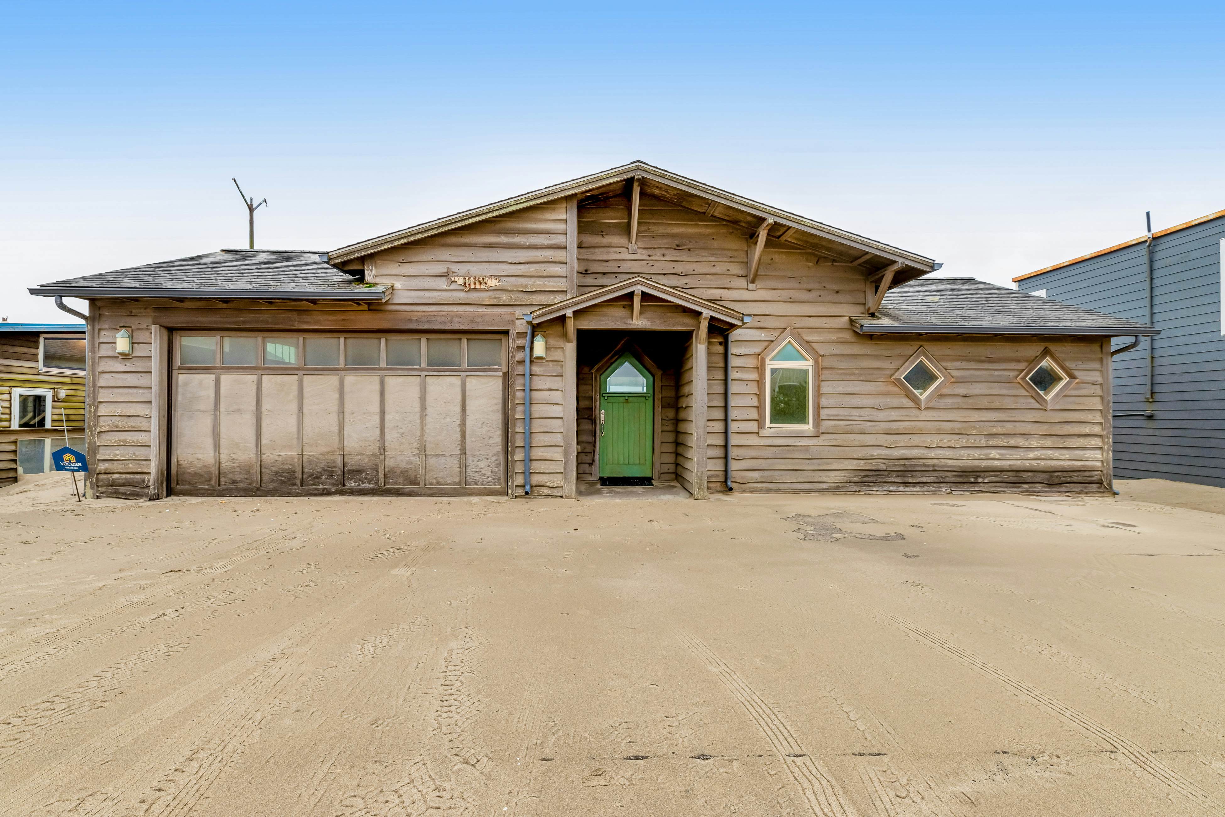 Gorgeous oceanfront home with incredible views of Haystack Rock - dog-friendly