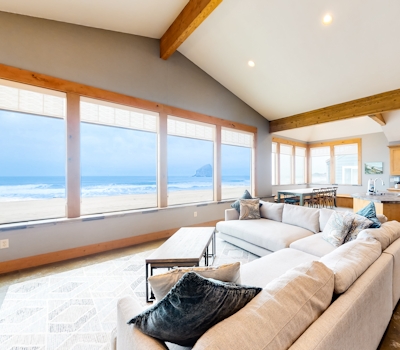 Gorgeous oceanfront home with incredible views of Haystack Rock dog friendly