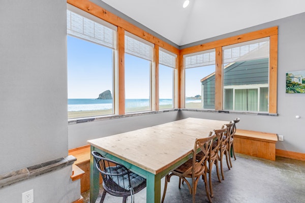 Gorgeous oceanfront home with incredible views of Haystack Rock dog friendly