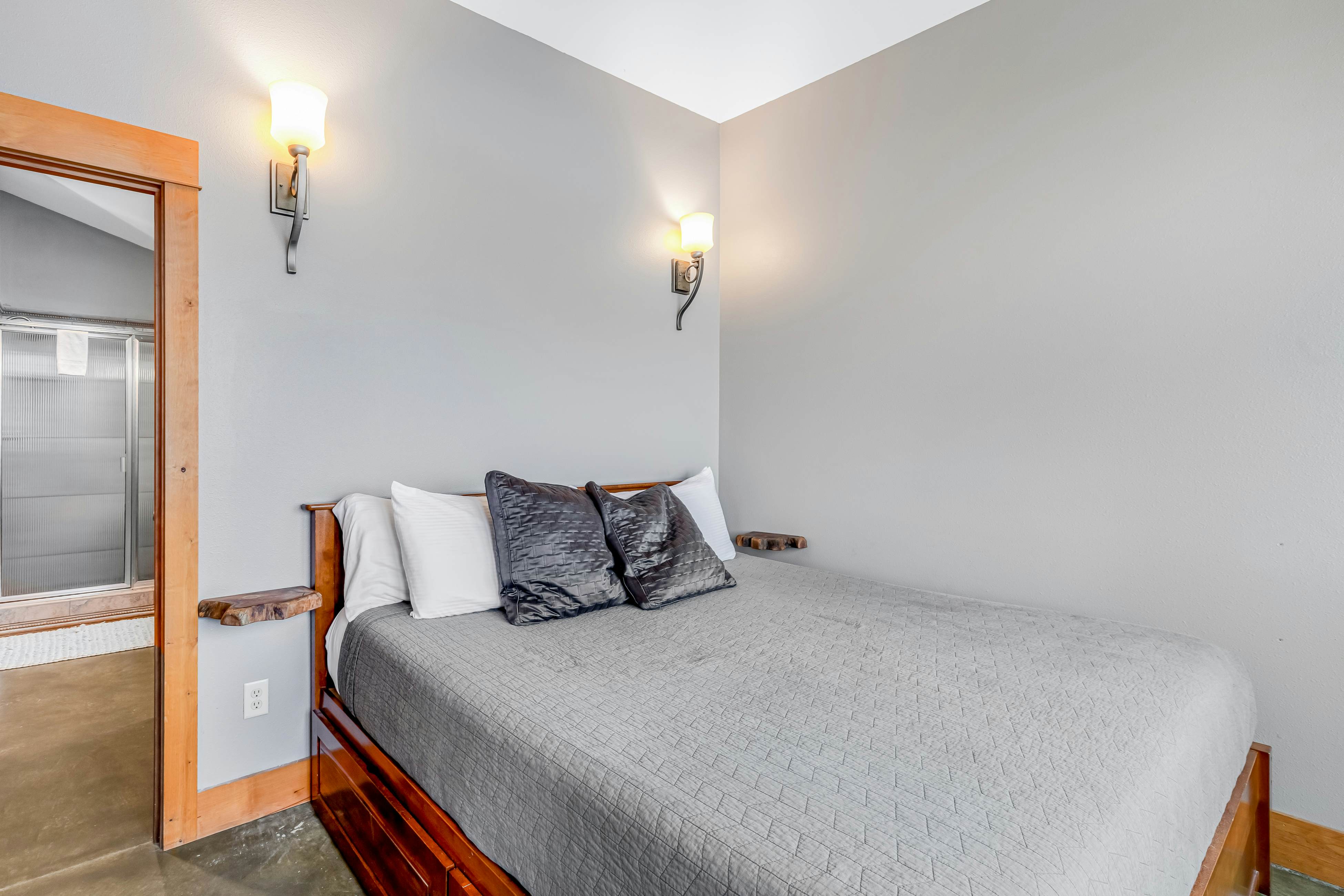 Gorgeous oceanfront home with incredible views of Haystack Rock - dog-friendly