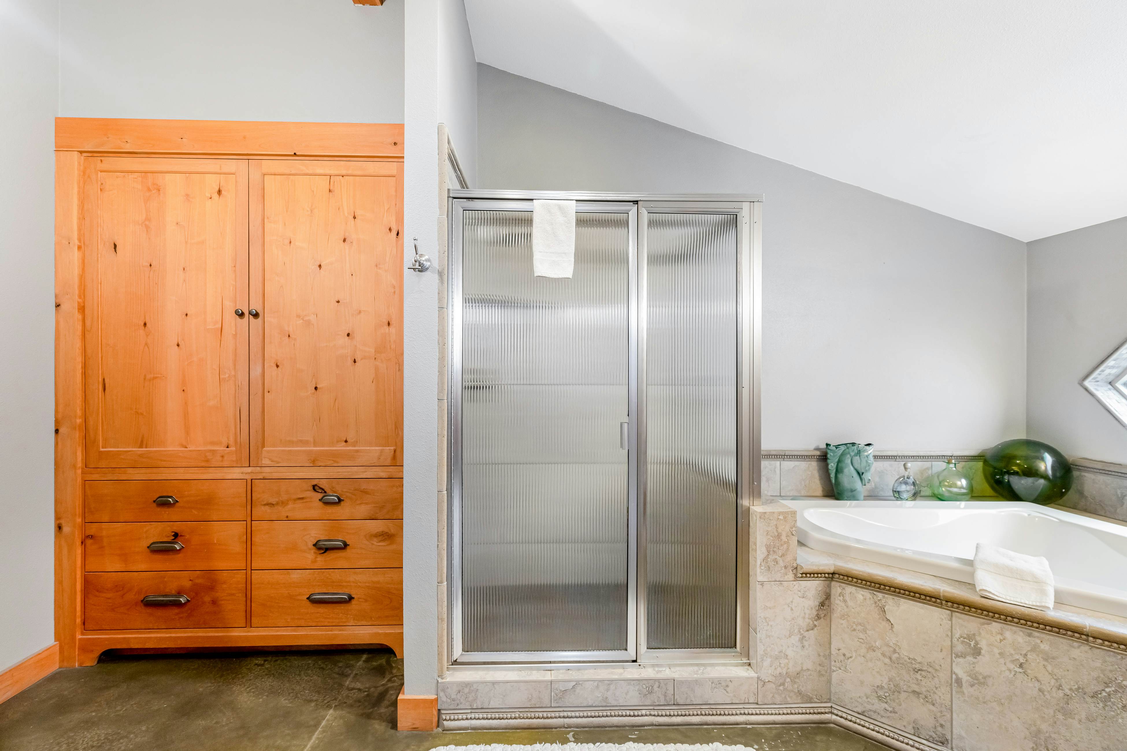 Gorgeous oceanfront home with incredible views of Haystack Rock - dog-friendly