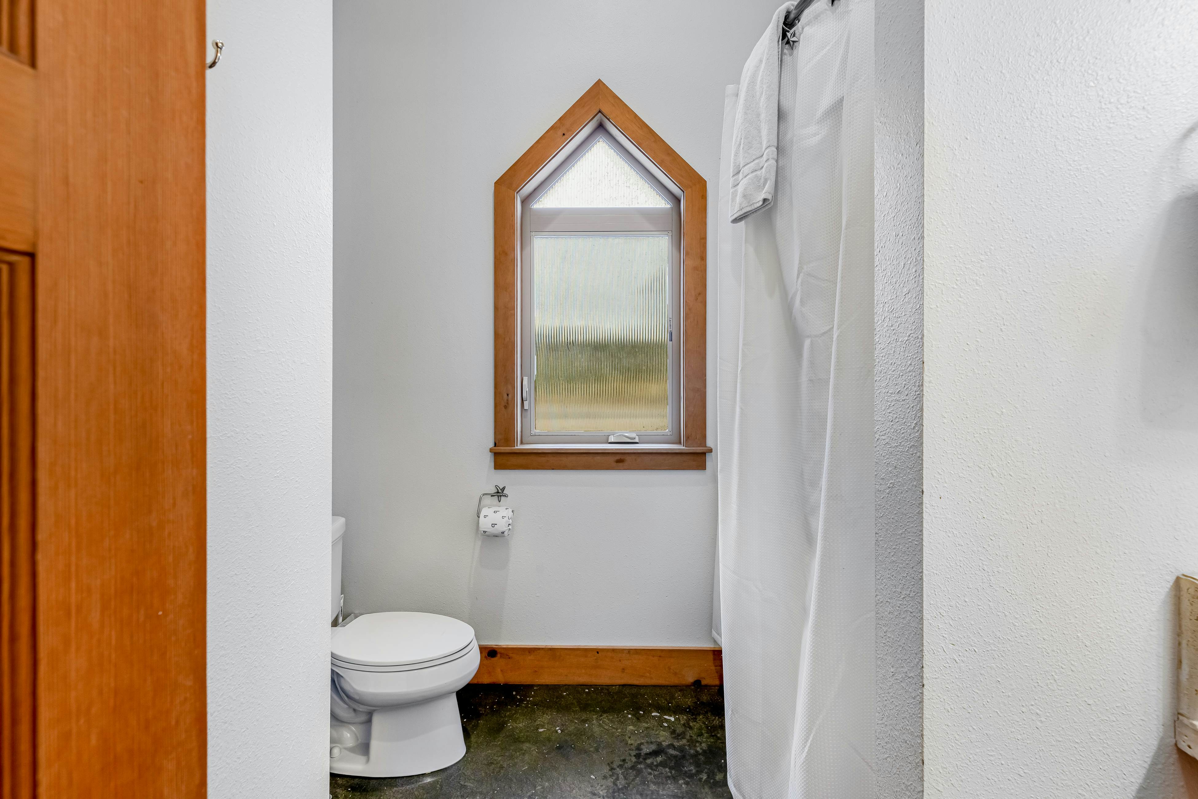 Gorgeous oceanfront home with incredible views of Haystack Rock - dog-friendly