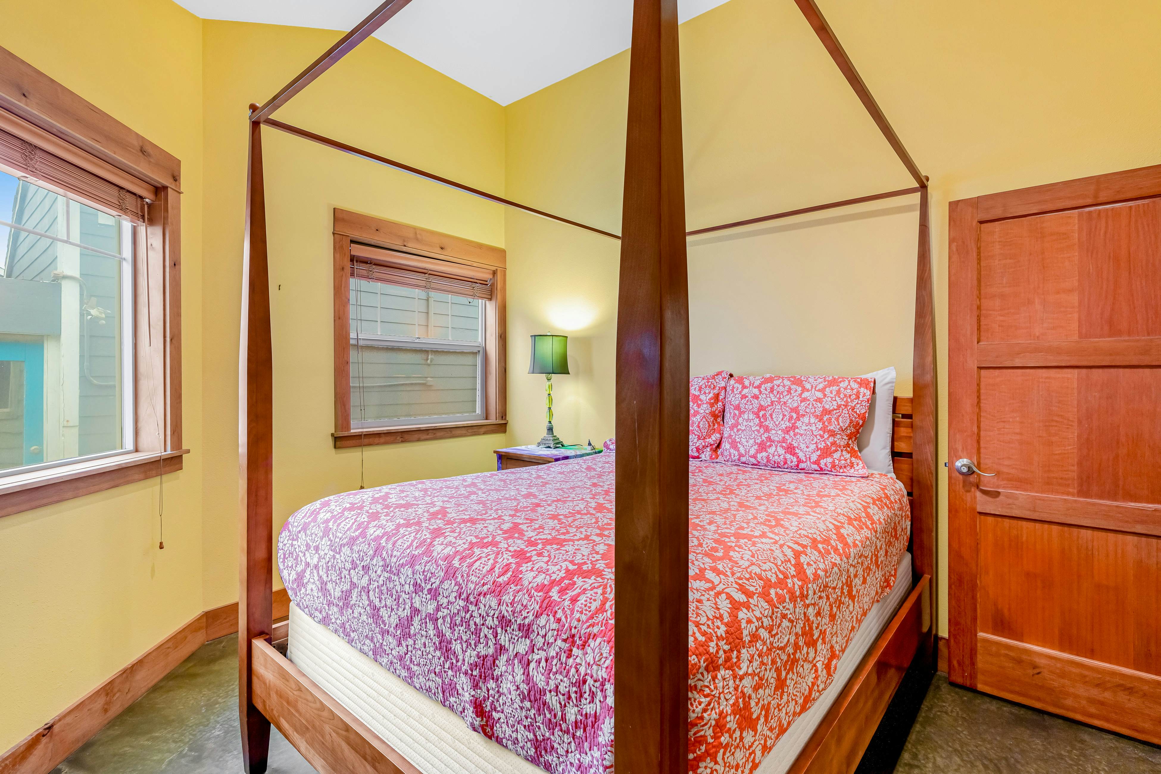 Gorgeous oceanfront home with incredible views of Haystack Rock - dog-friendly