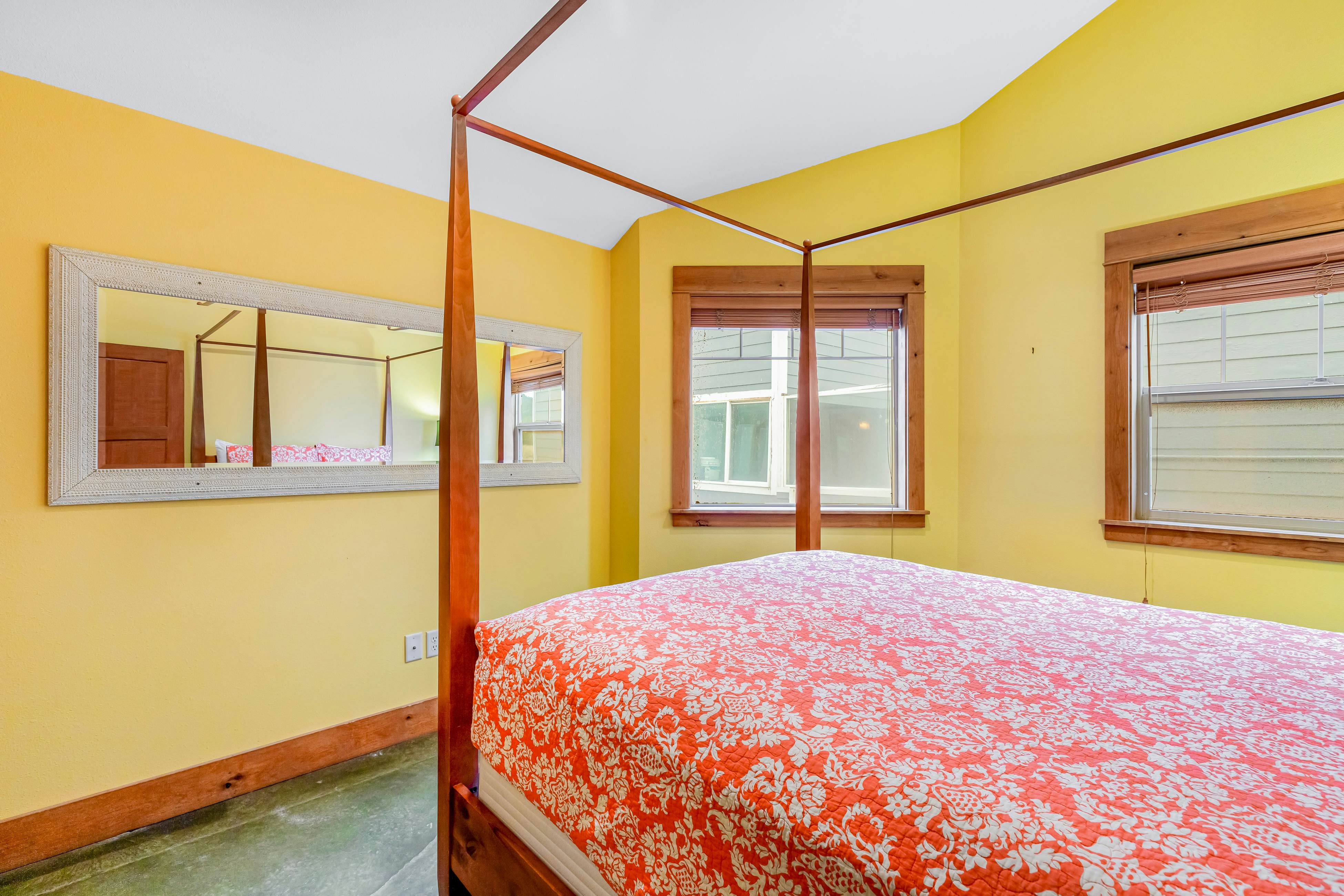 Gorgeous oceanfront home with incredible views of Haystack Rock - dog-friendly