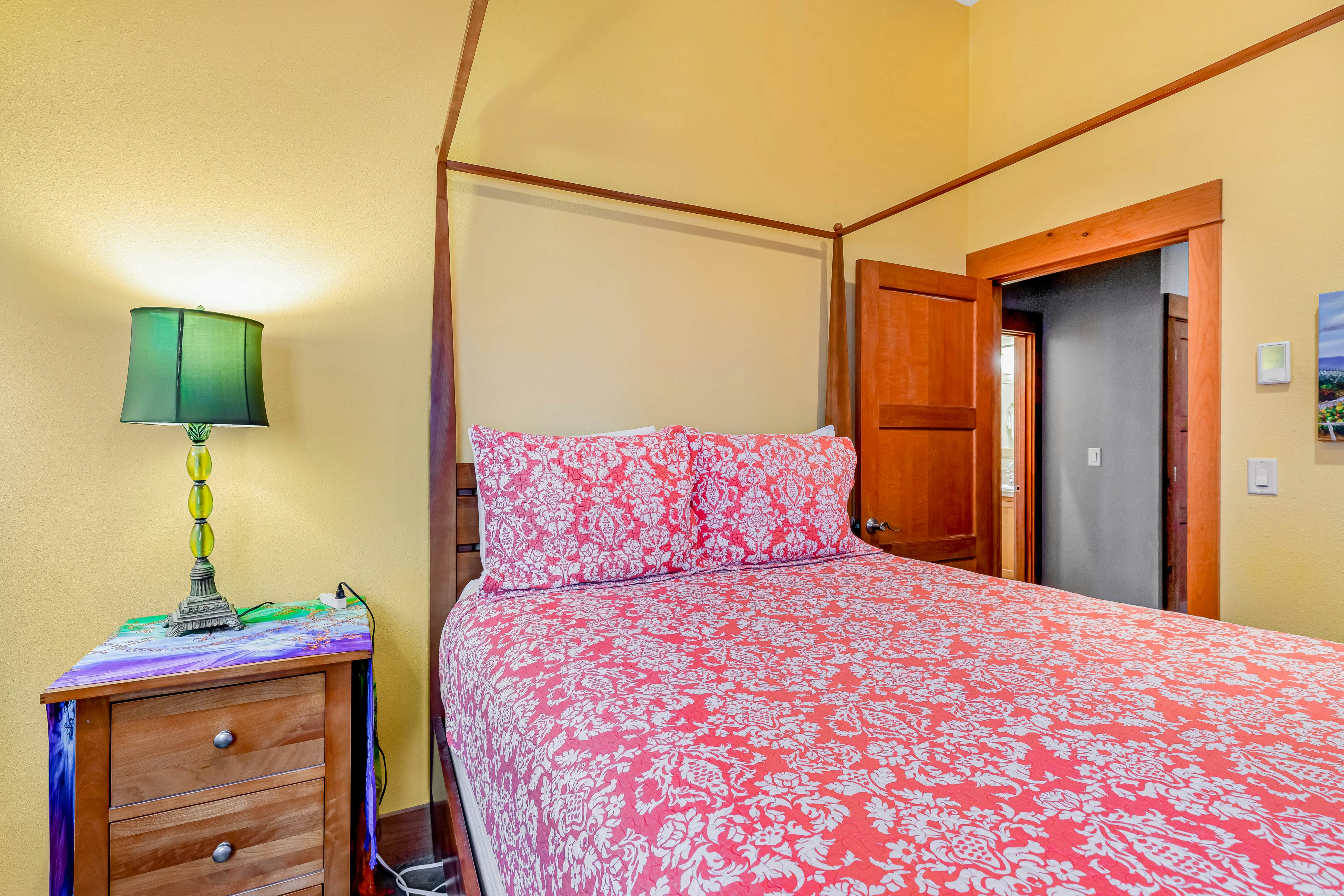 Gorgeous oceanfront home with incredible views of Haystack Rock - dog-friendly