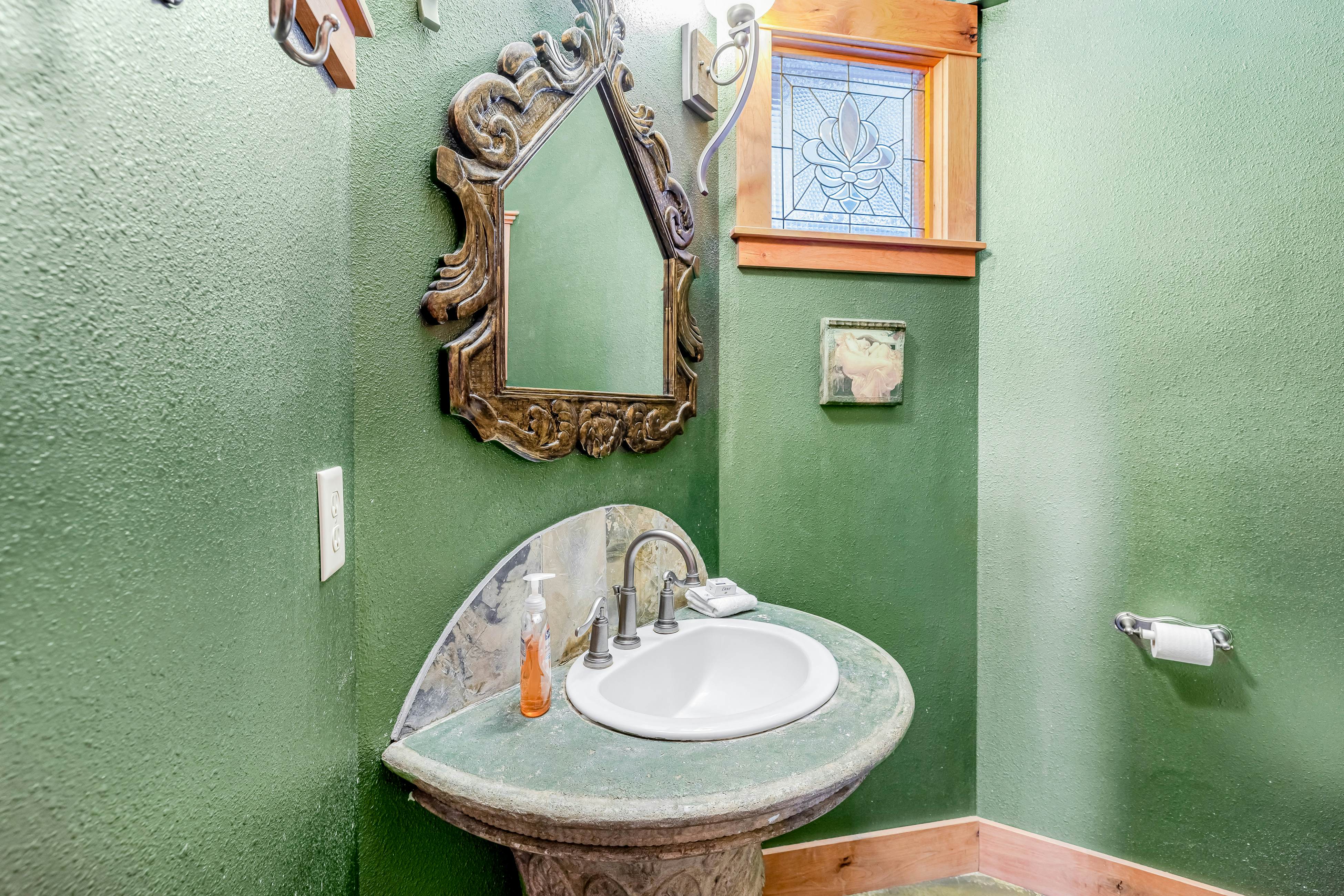 Gorgeous oceanfront home with incredible views of Haystack Rock - dog-friendly