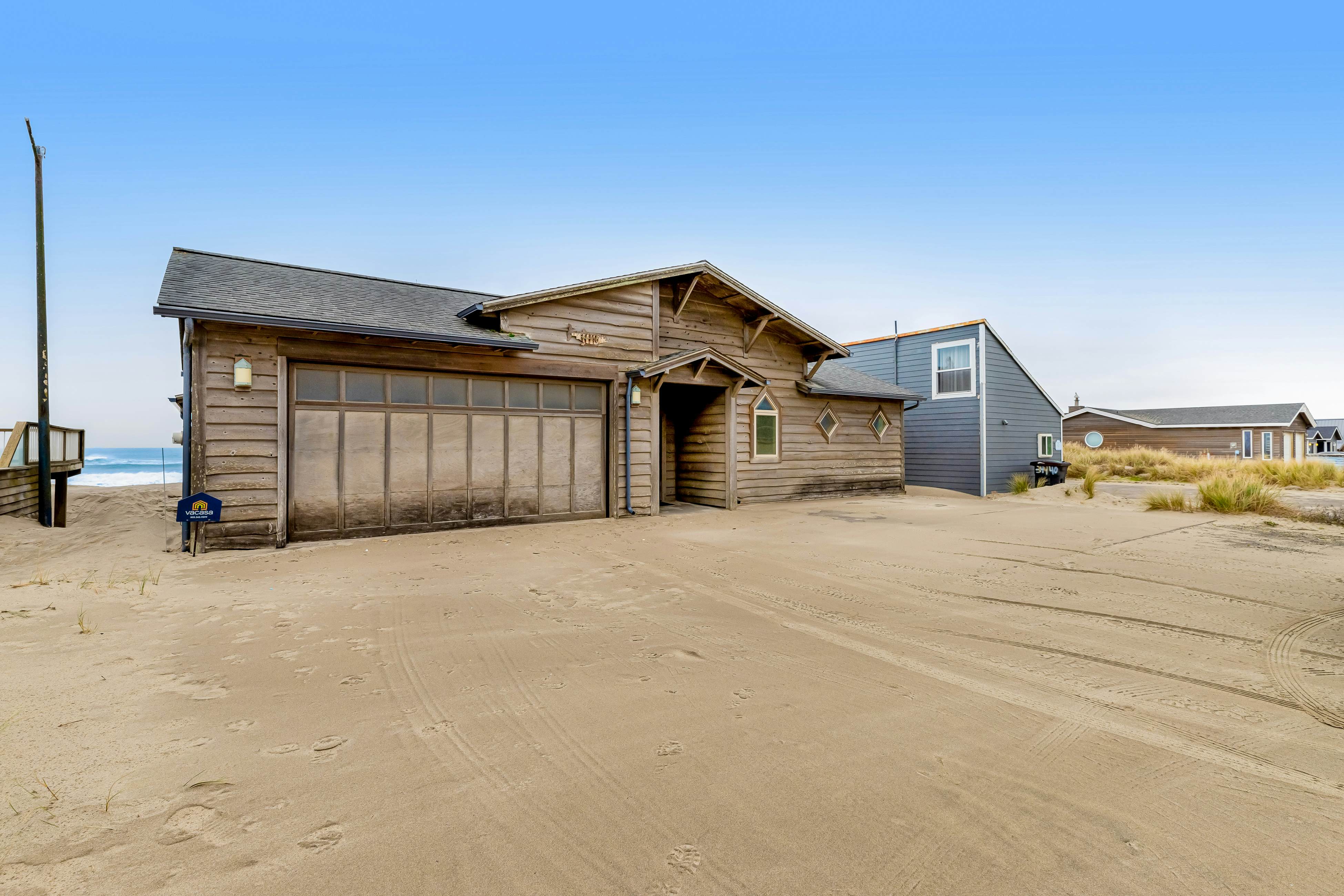 Gorgeous oceanfront home with incredible views of Haystack Rock - dog-friendly