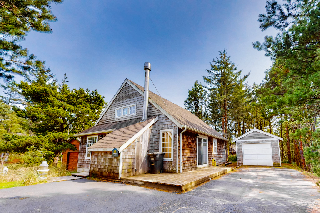 Charming Beach House with Unique Decorations and Nearby Beach Access