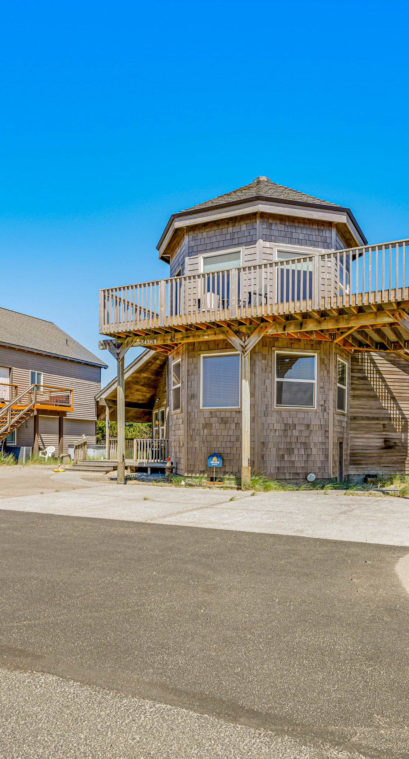 Dog Friendly House with Ocean Views Hot Tub Arcade Machine and Easy Beach Access