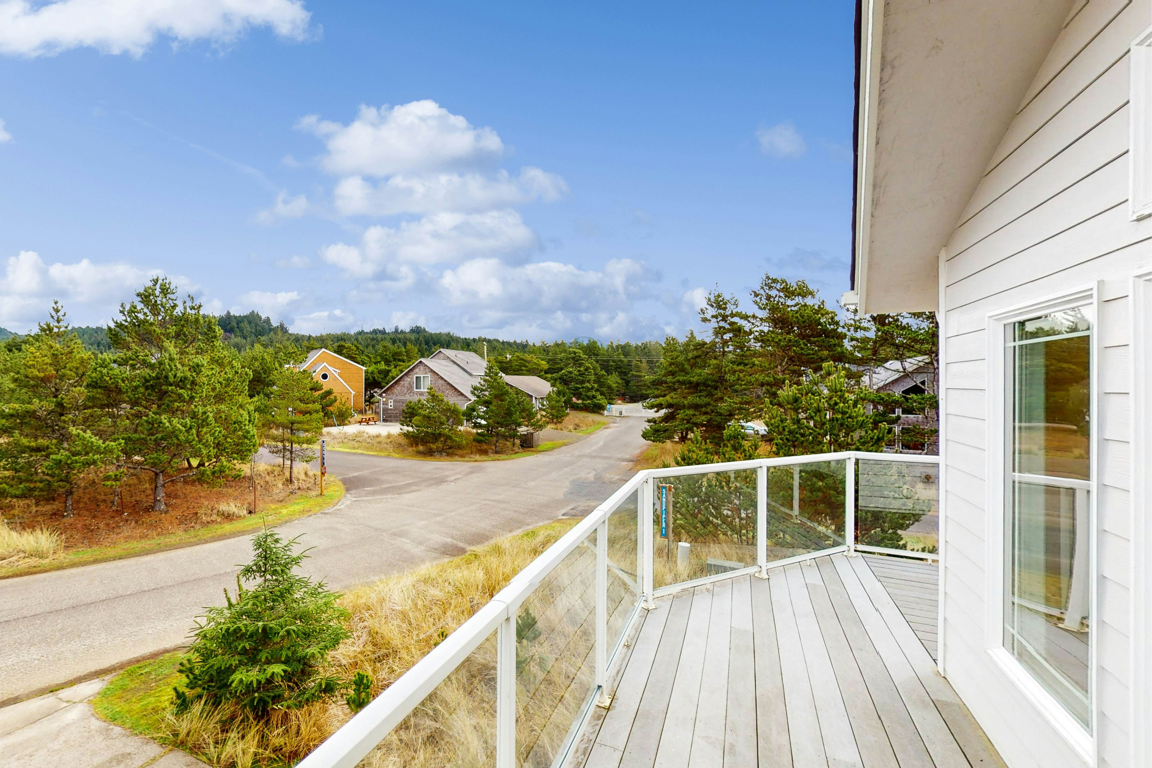 Bright, remodeled home with furnished deck & private beach access - dog-friendly