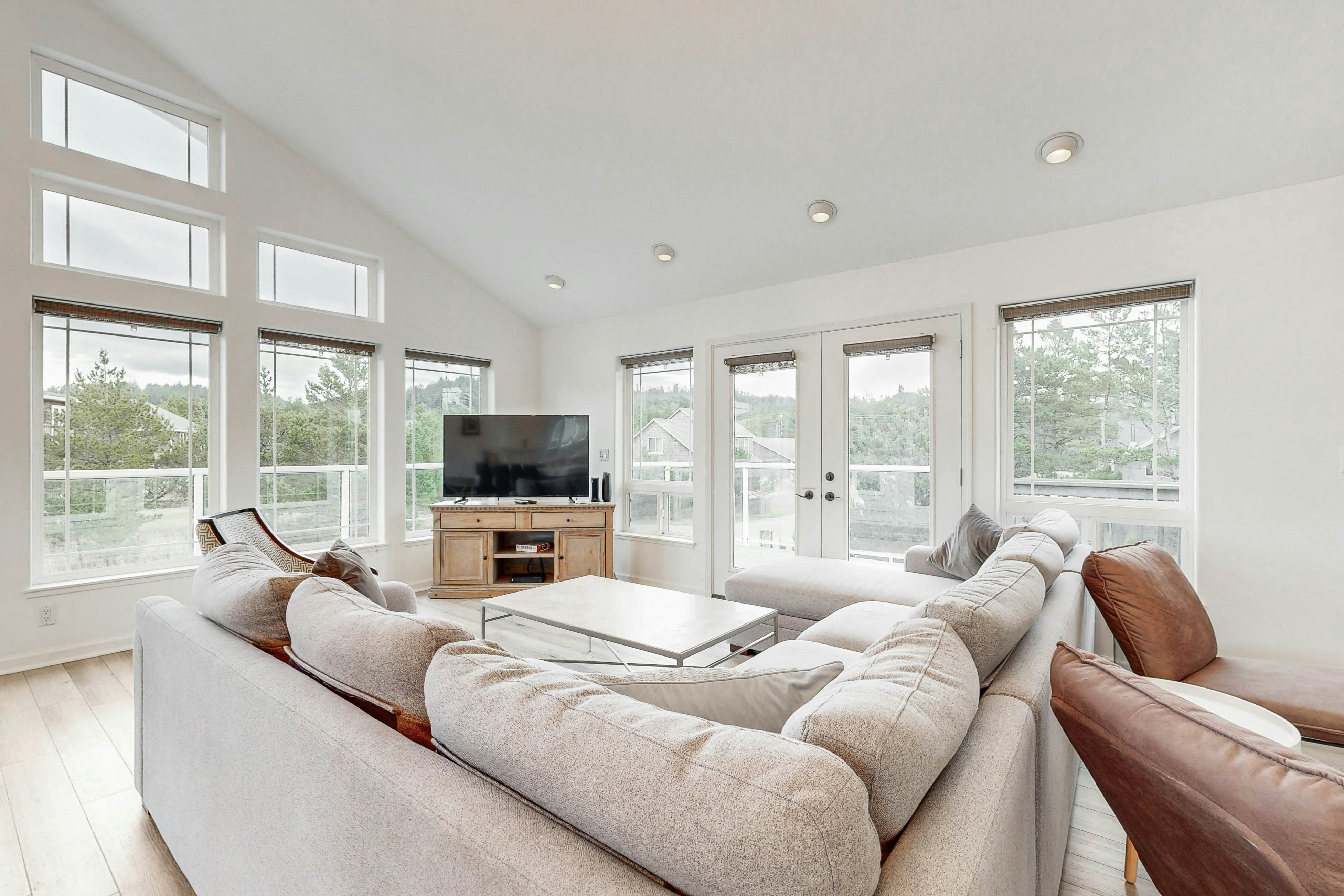 Bright, remodeled home with furnished deck & private beach access - dog-friendly