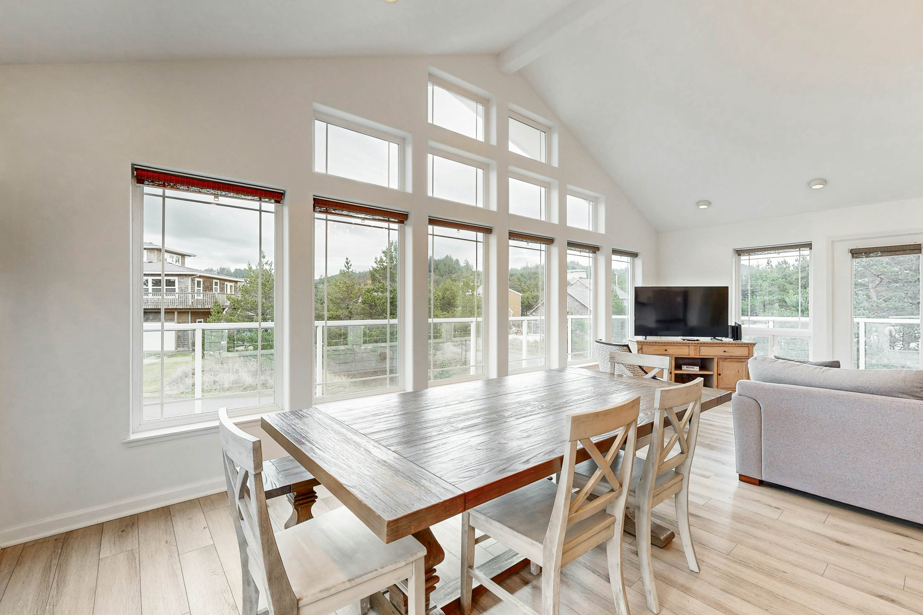 Bright, remodeled home with furnished deck & private beach access - dog-friendly