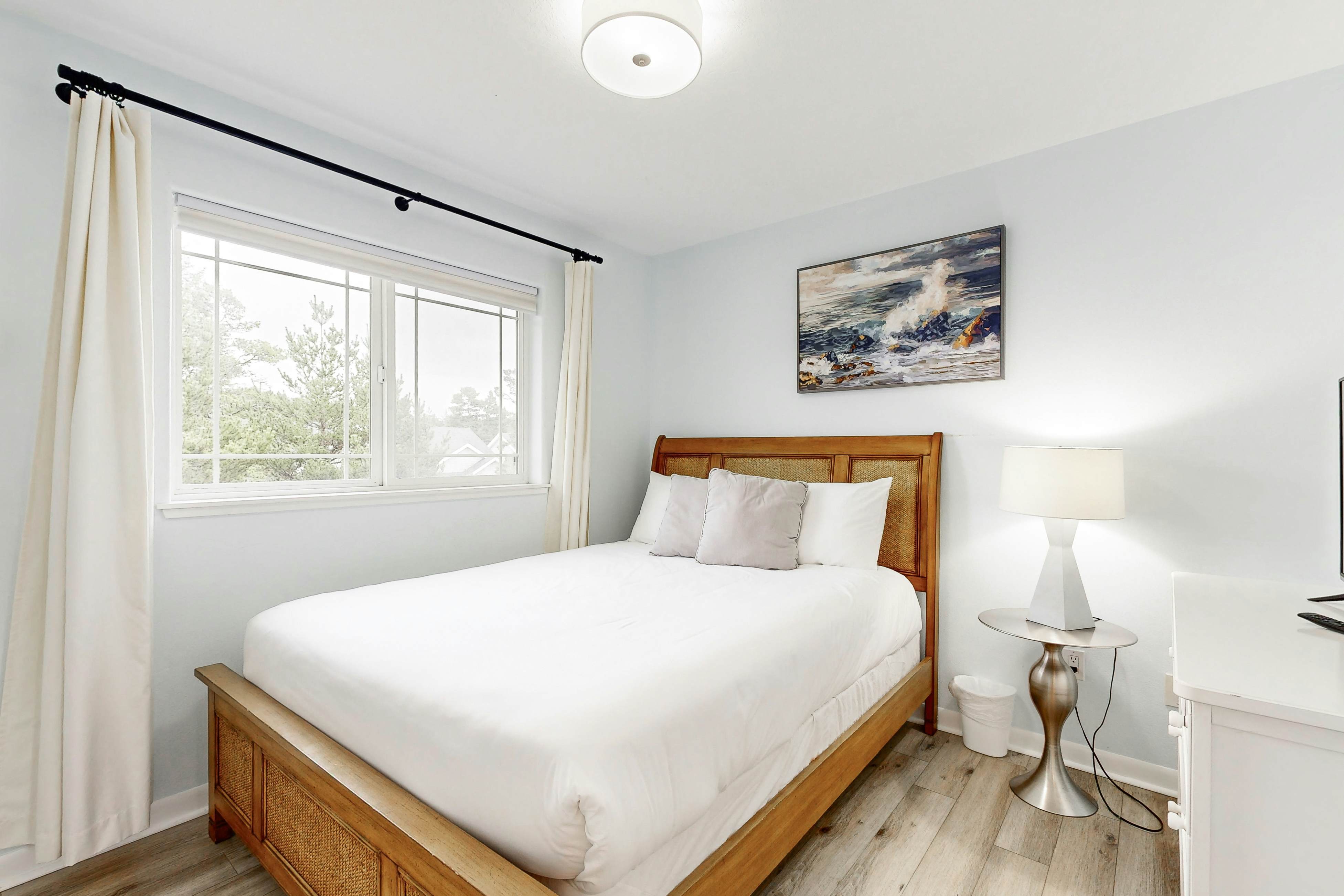 Bright, remodeled home with furnished deck & private beach access - dog-friendly