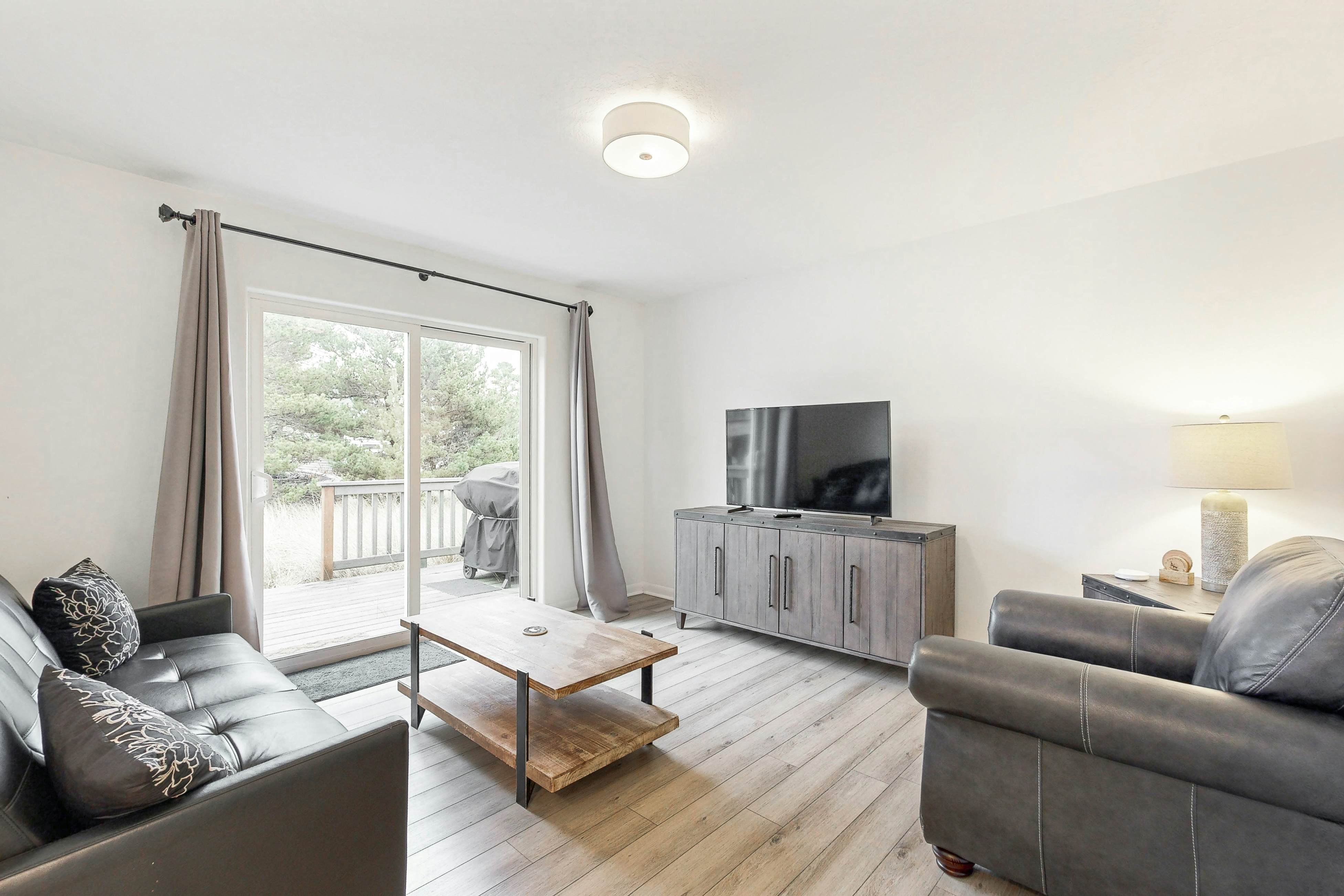 Bright, remodeled home with furnished deck & private beach access - dog-friendly