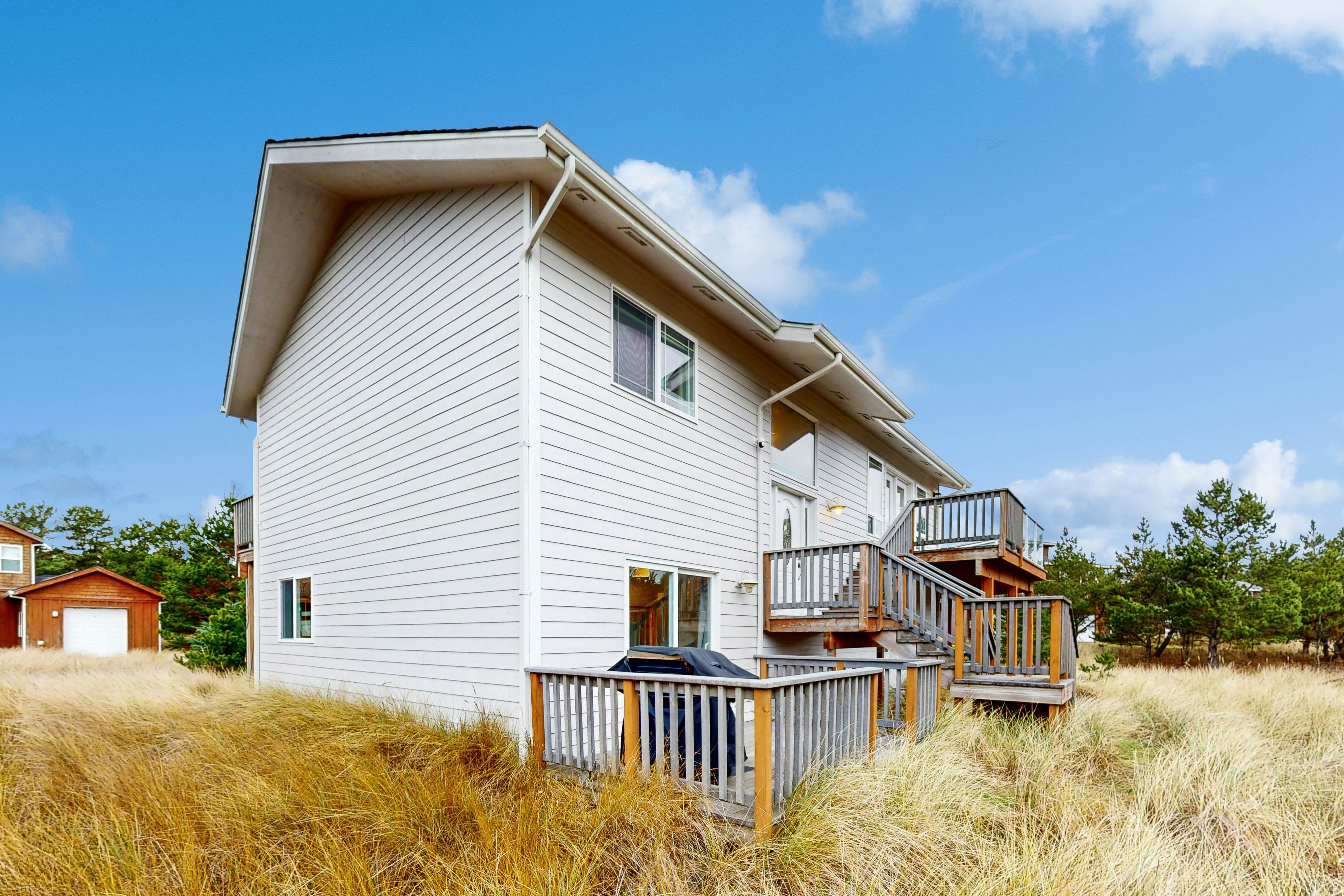 Bright, remodeled home with furnished deck & private beach access - dog-friendly