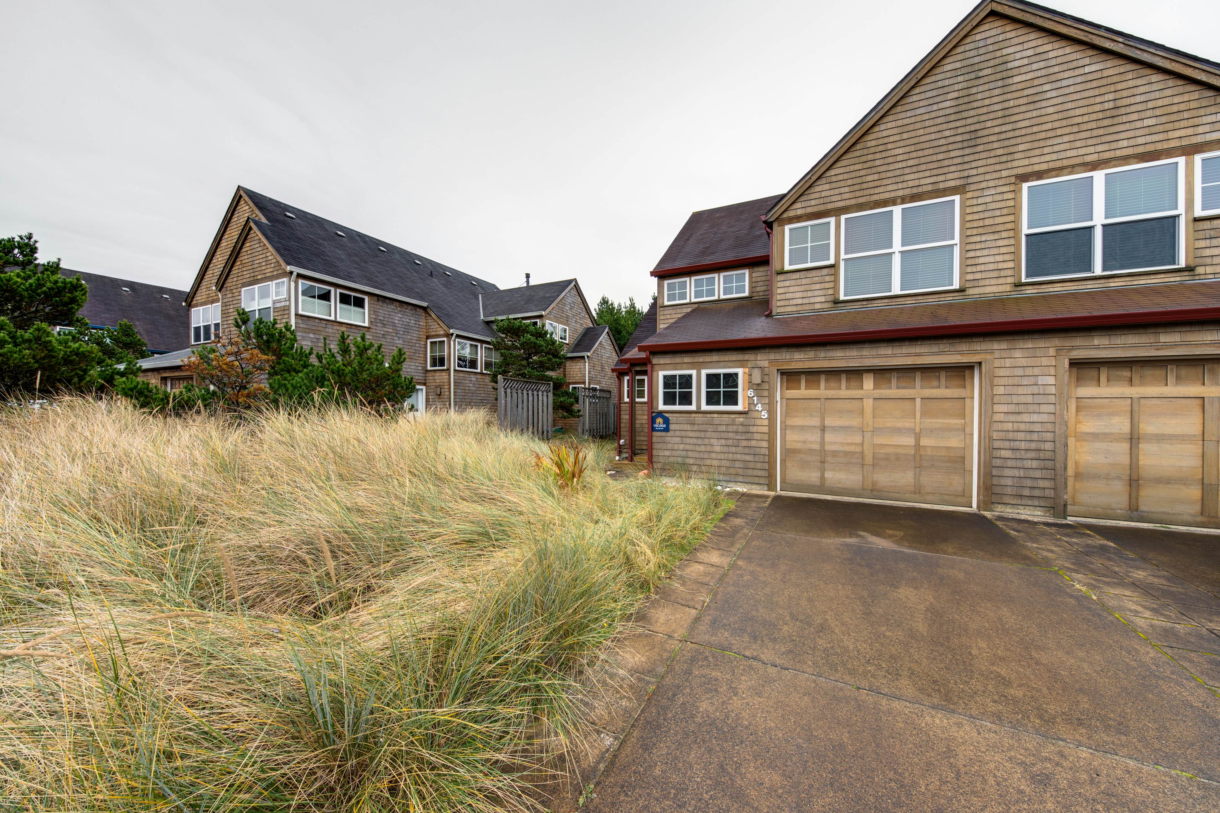 Beautiful, modern home with great beach access, fireplace & outdoor shower