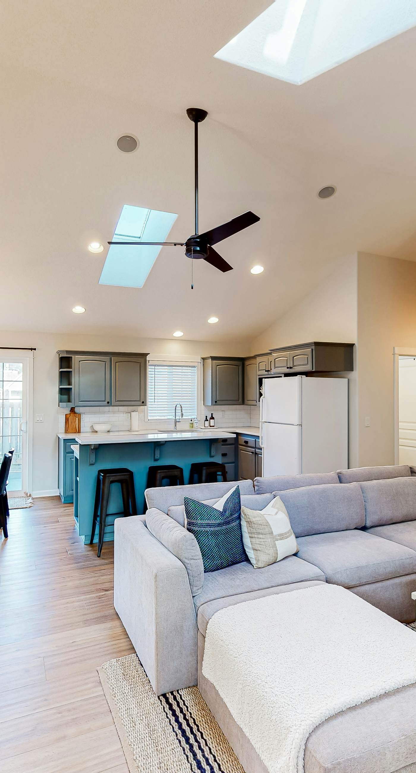 Family Friendly Beach Home with High Speed WiFi Gas Fireplace and Washer Dryer