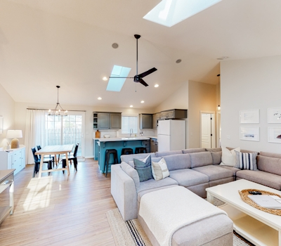 Family Friendly Beach Home with High Speed WiFi Gas Fireplace and Washer Dryer