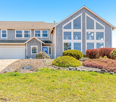 Ocean and Mountain View Home with Private Hot Tub Pool Table Deck Fast WiFi