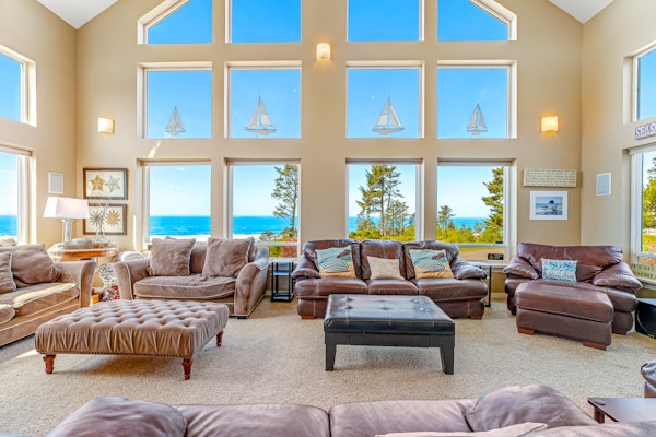 Ocean and Mountain View Home with Private Hot Tub Pool Table Deck Fast WiFi