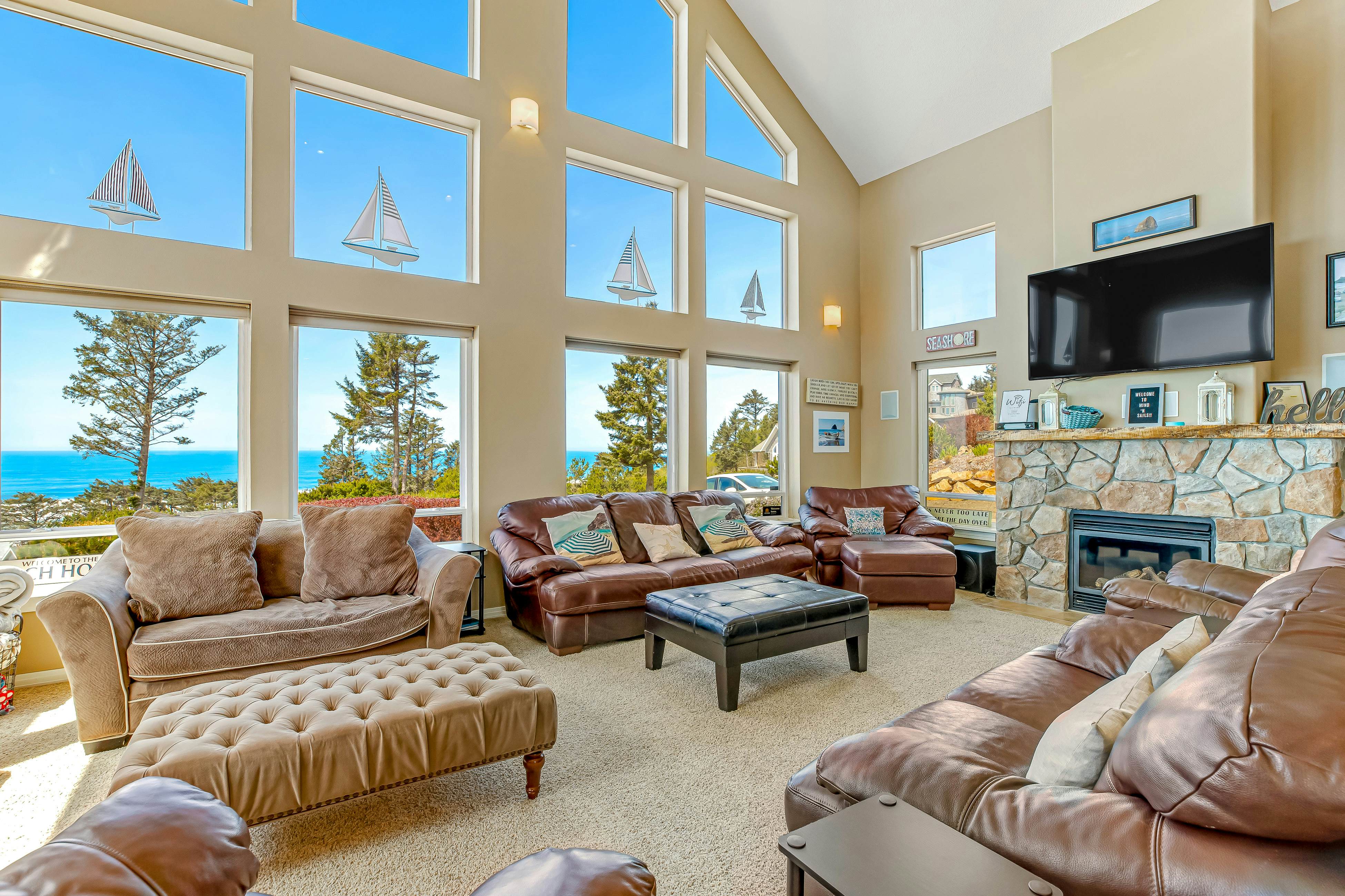 Ocean & Mountain View Home with Private Hot Tub, Pool Table, Deck, Fast WiFi