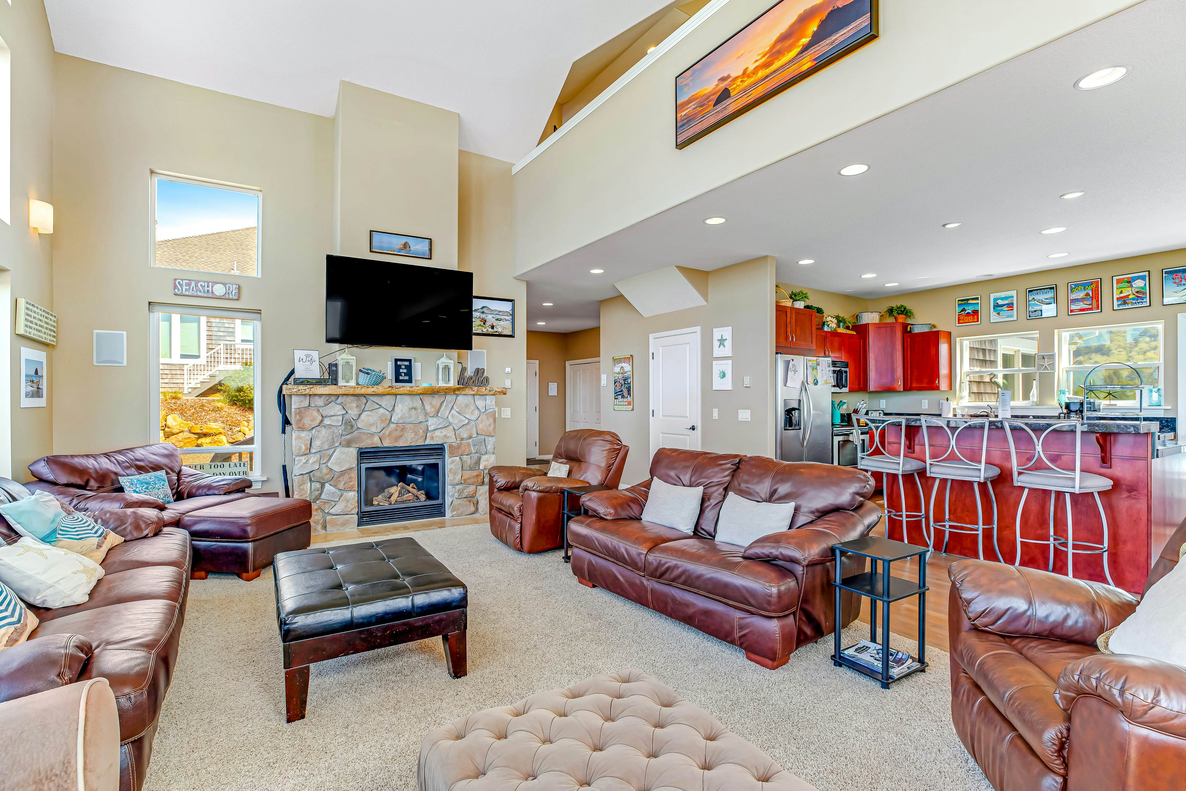 Ocean & Mountain View Home with Private Hot Tub, Pool Table, Deck, Fast WiFi