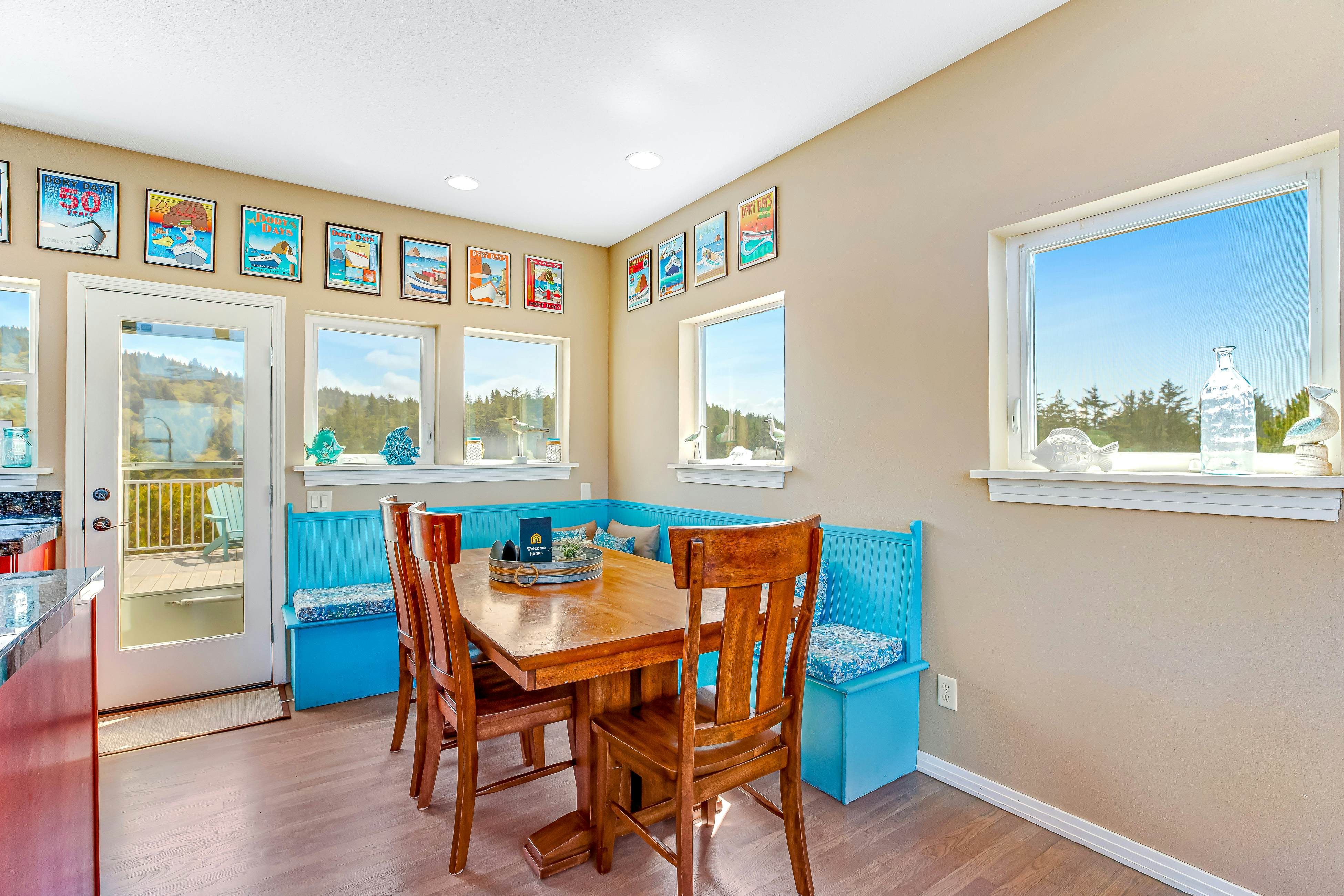 Ocean & Mountain View Home with Private Hot Tub, Pool Table, Deck, Fast WiFi