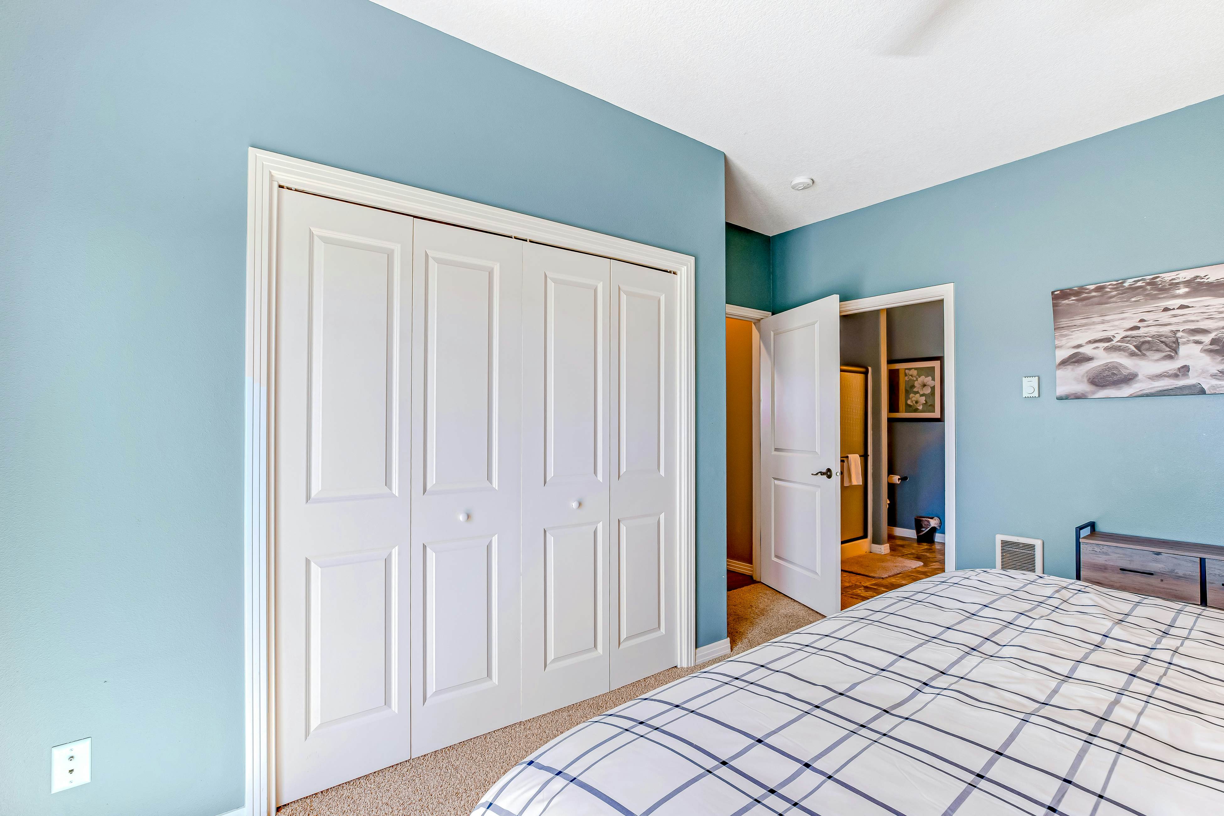 Ocean & Mountain View Home with Private Hot Tub, Pool Table, Deck, Fast WiFi