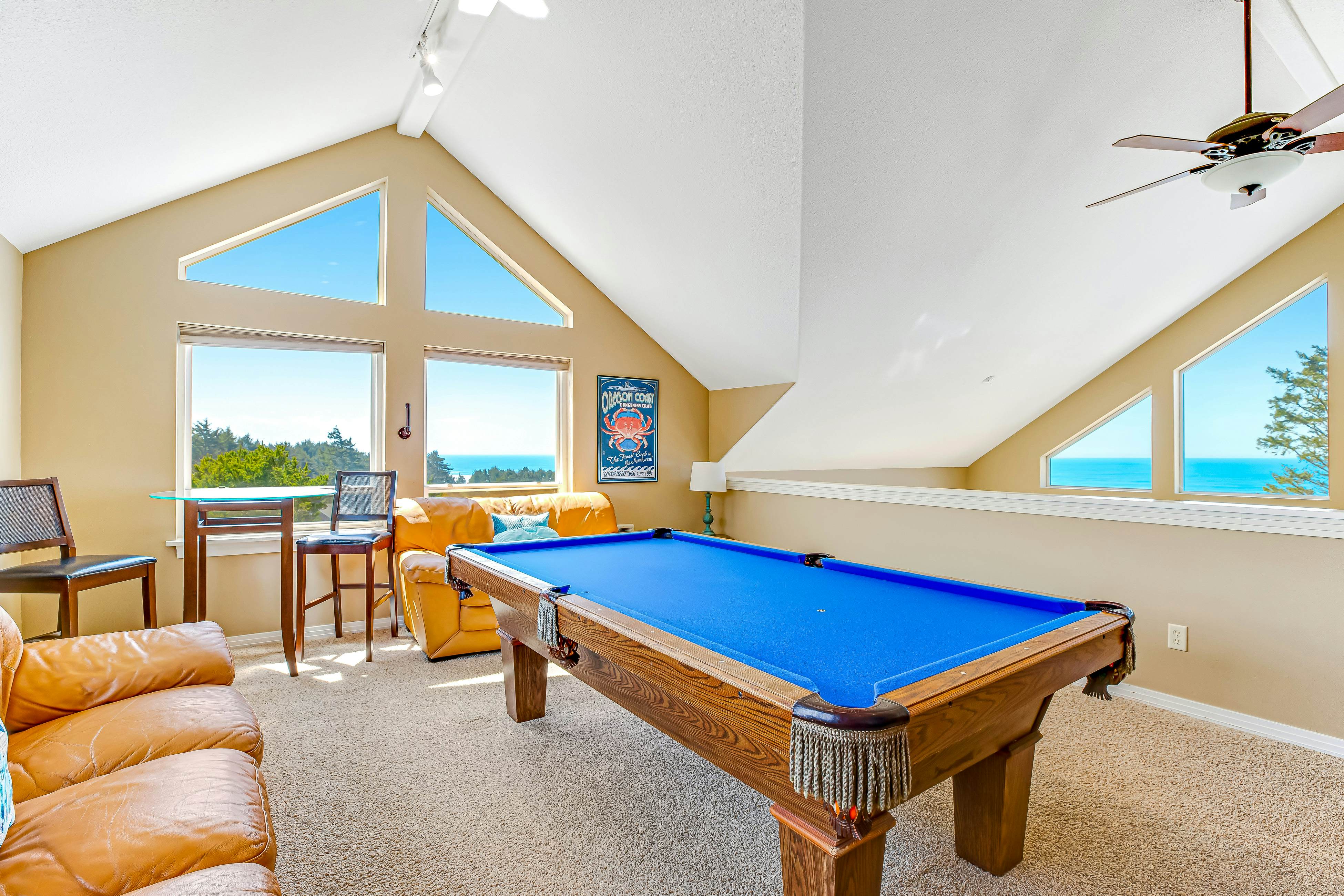 Ocean & Mountain View Home with Private Hot Tub, Pool Table, Deck, Fast WiFi