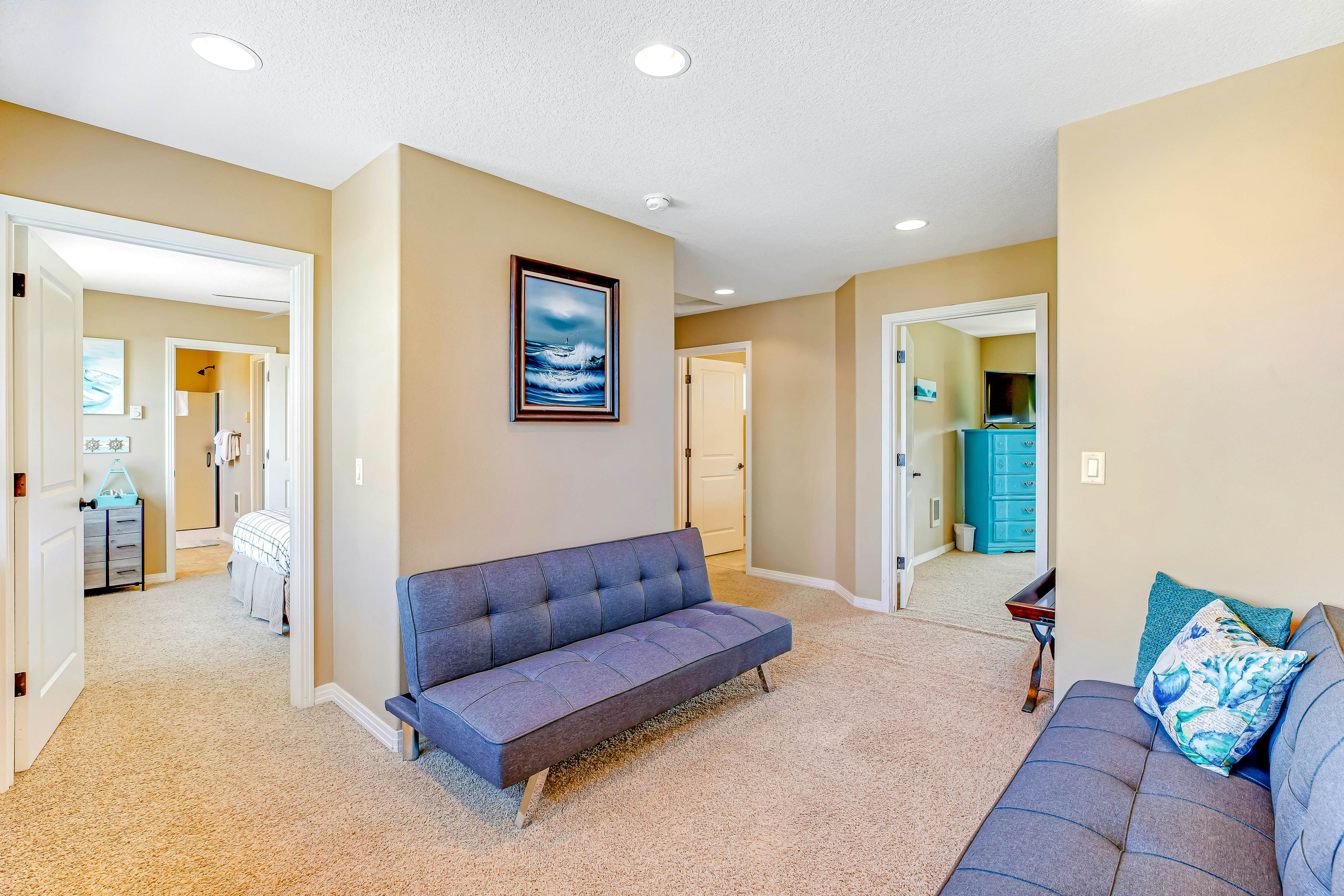 Ocean & Mountain View Home with Private Hot Tub, Pool Table, Deck, Fast WiFi