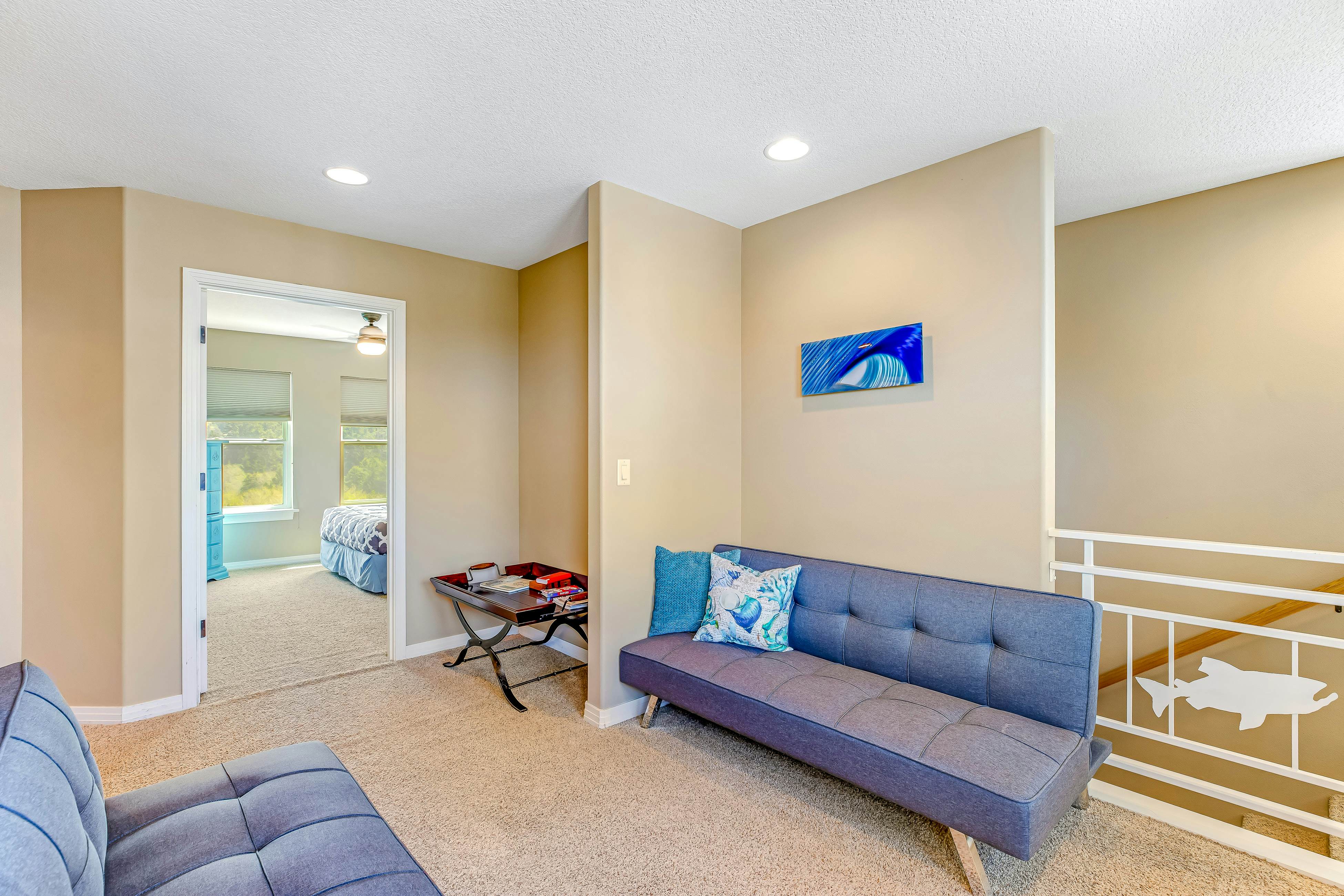 Ocean & Mountain View Home with Private Hot Tub, Pool Table, Deck, Fast WiFi