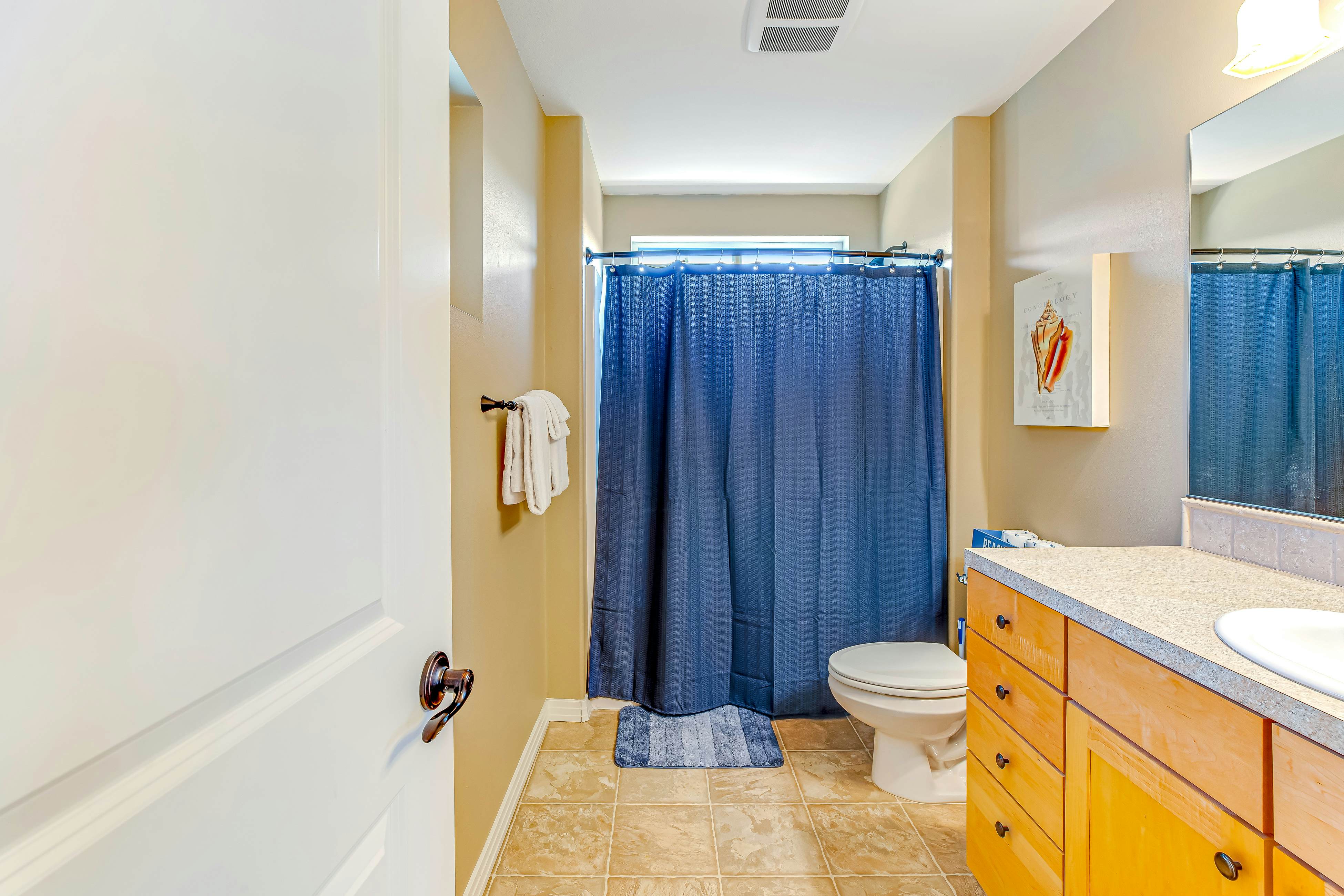 Ocean & Mountain View Home with Private Hot Tub, Pool Table, Deck, Fast WiFi