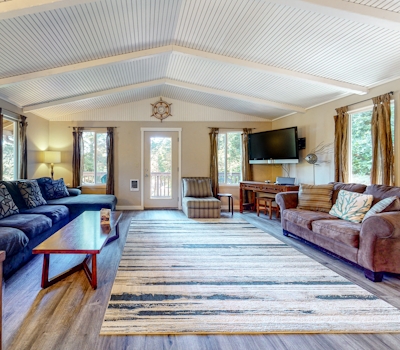 Nature lover s paradise next to Cape Kiwanda State Park walk to beach