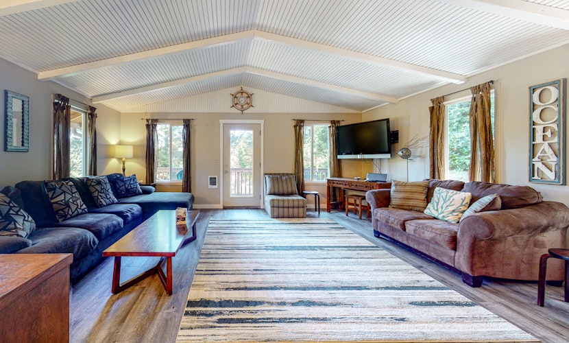 Nature lover s paradise next to Cape Kiwanda State Park walk to beach