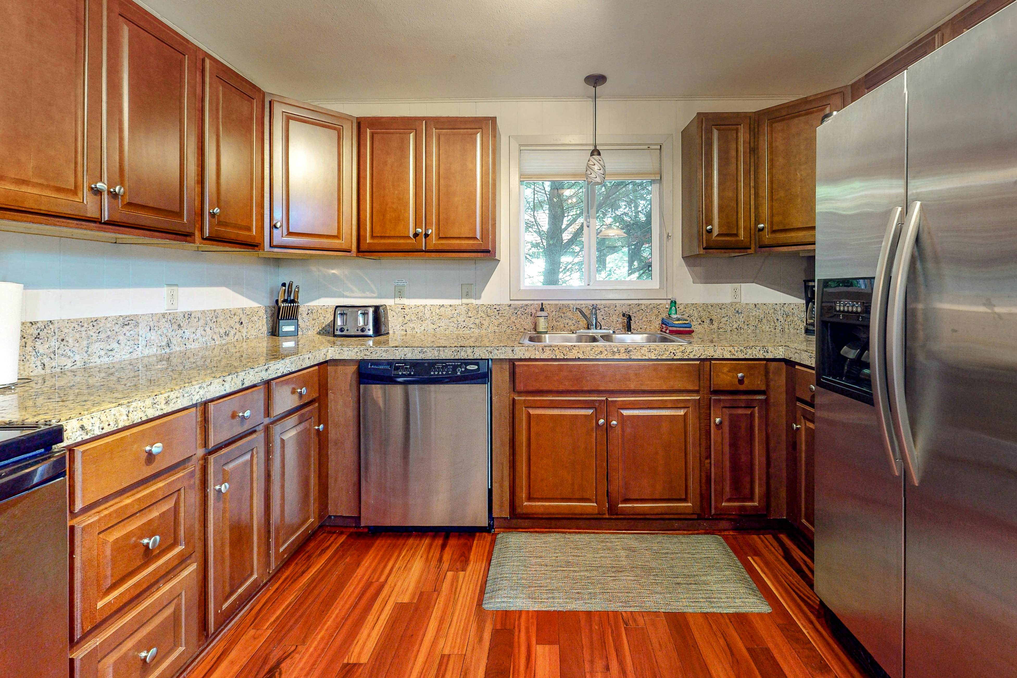 Nature lover's paradise next to Cape Kiwanda State Park - walk to beach