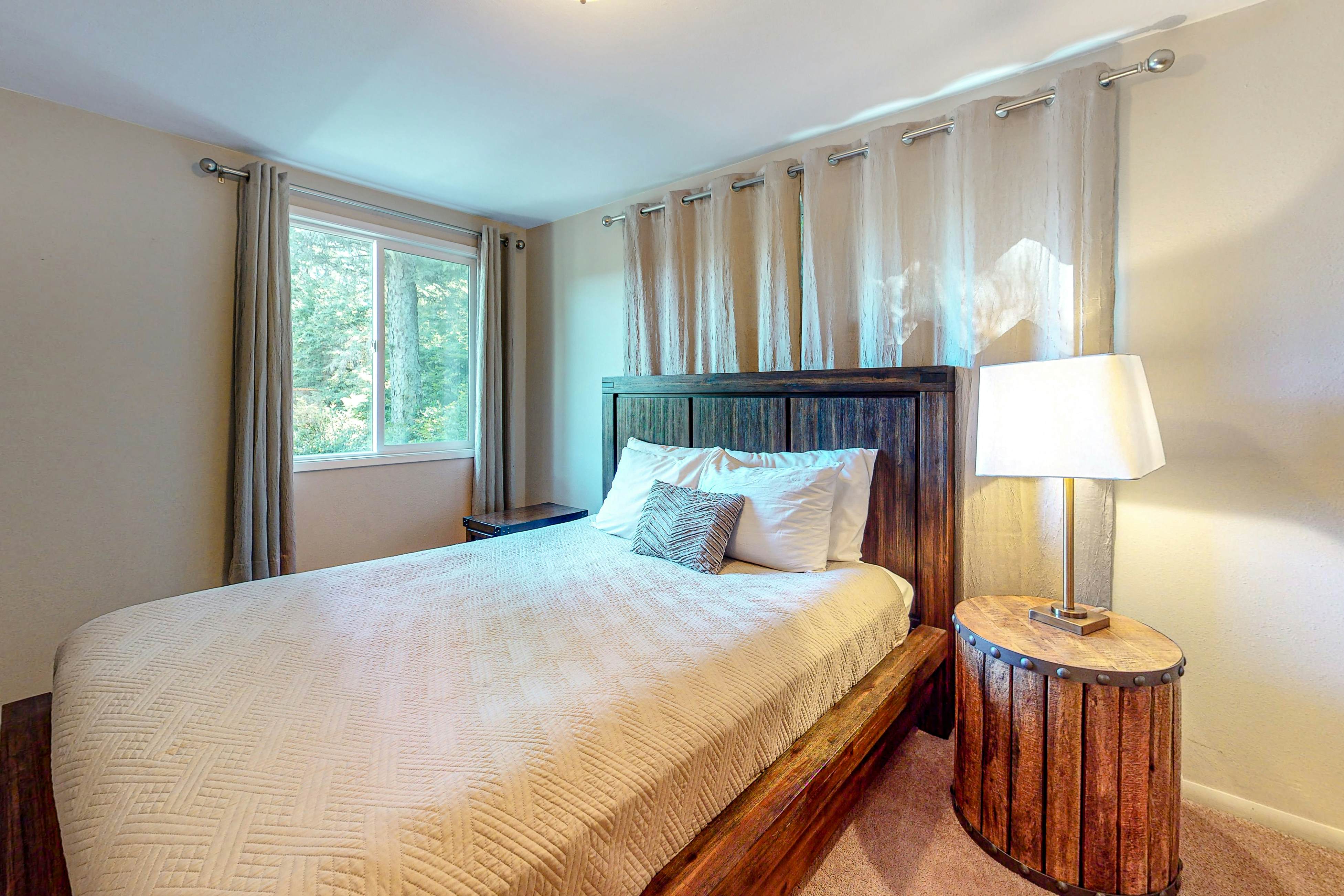 Nature lover's paradise next to Cape Kiwanda State Park - walk to beach