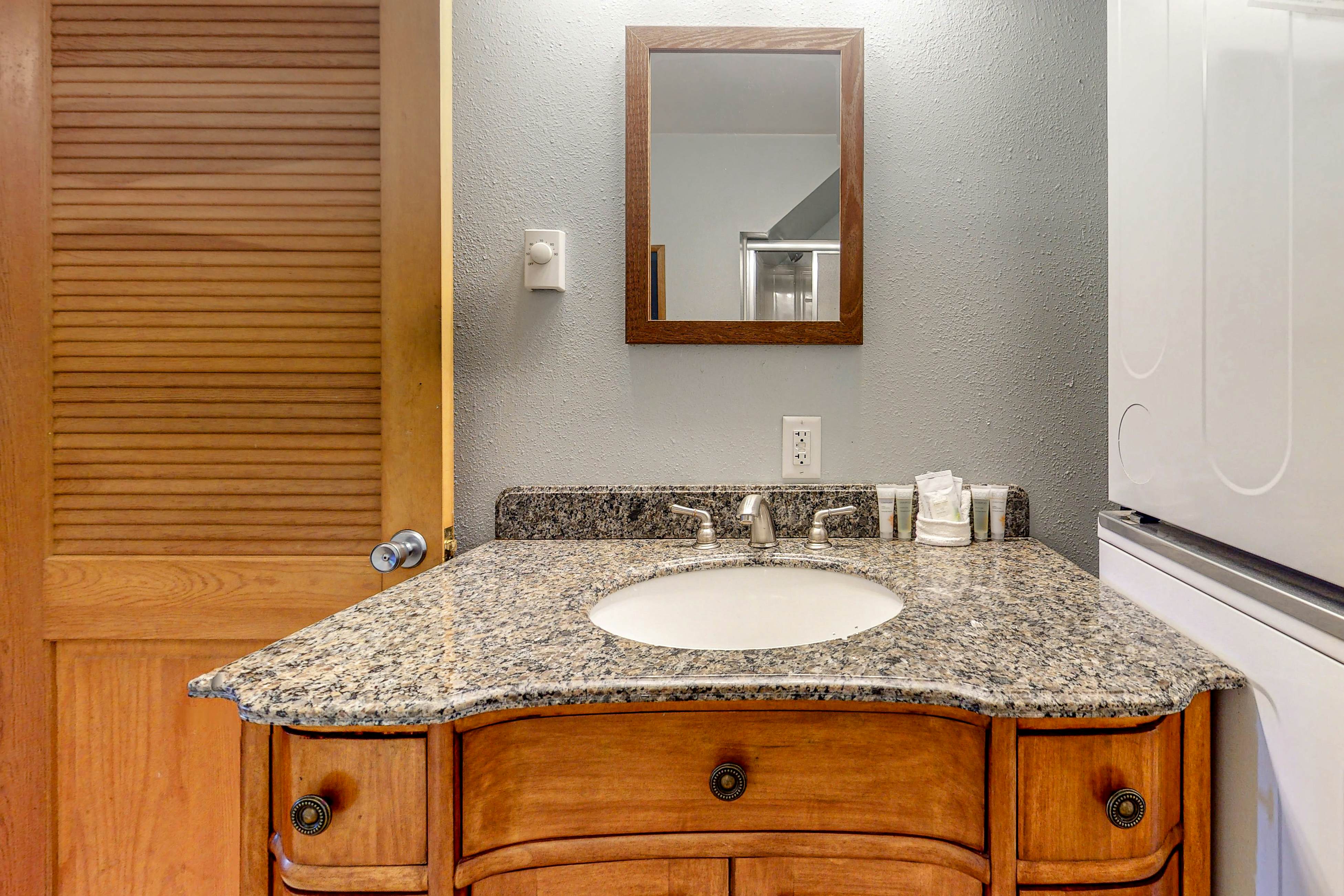 Nature lover's paradise next to Cape Kiwanda State Park - walk to beach