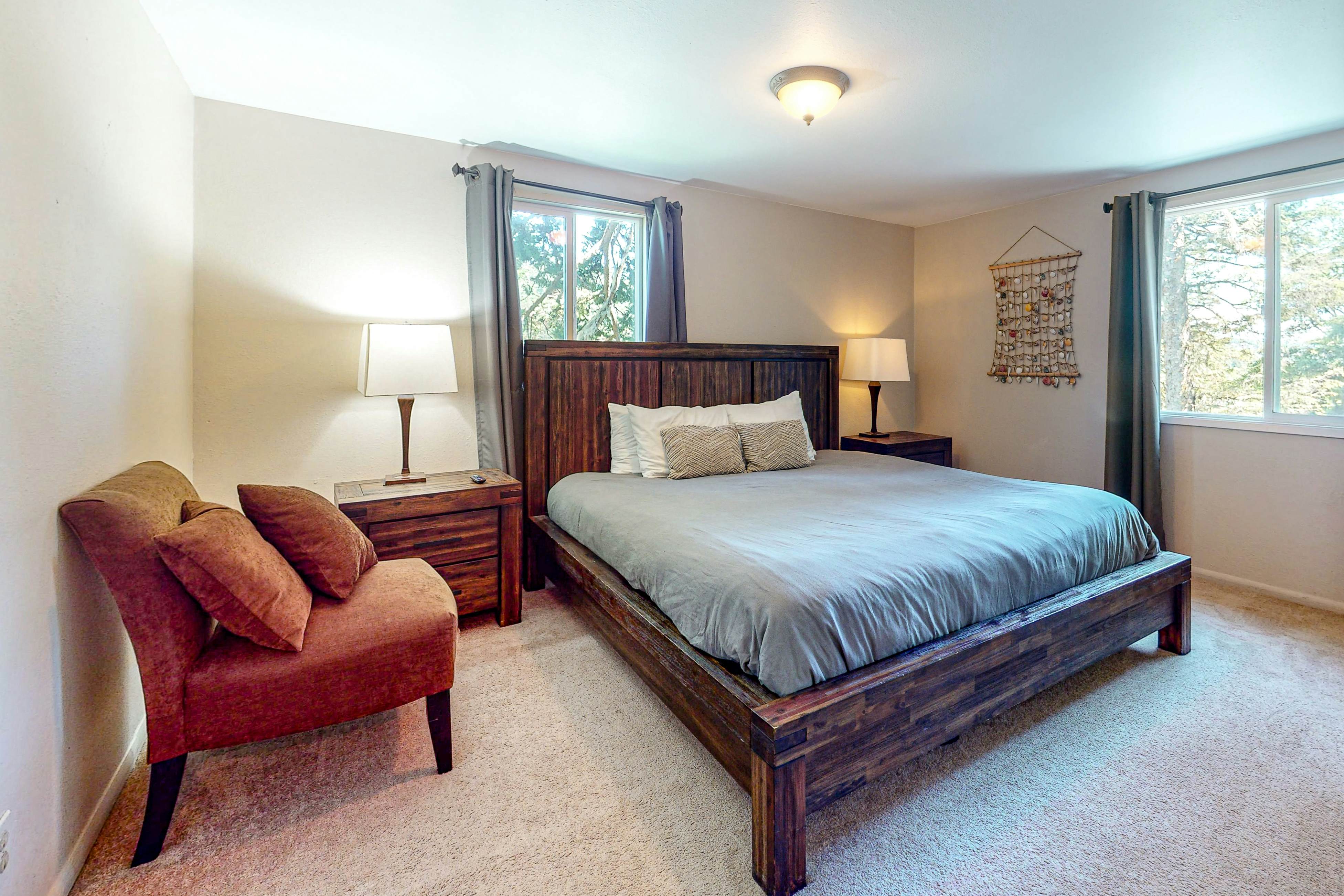 Nature lover's paradise next to Cape Kiwanda State Park - walk to beach