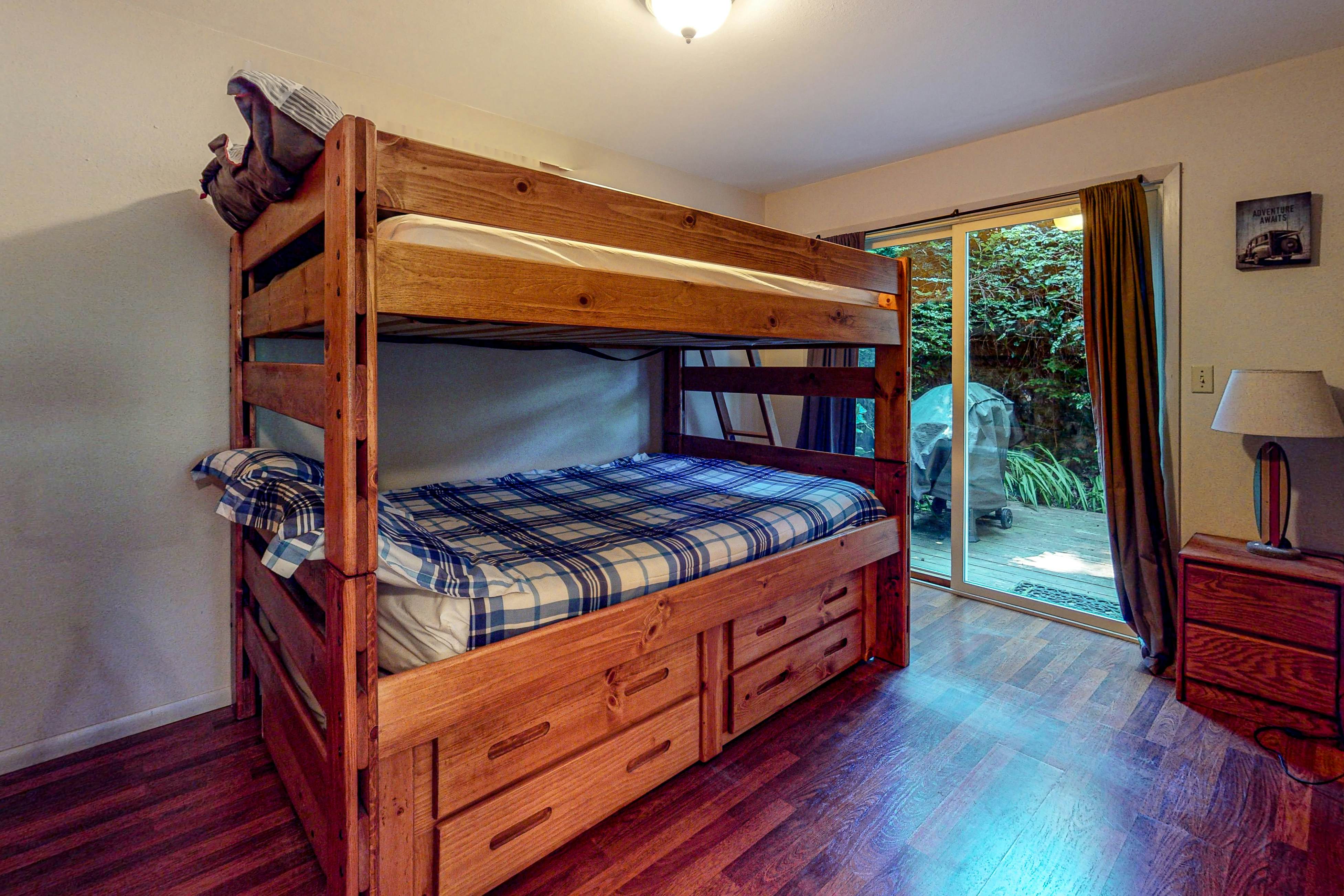 Nature lover's paradise next to Cape Kiwanda State Park - walk to beach