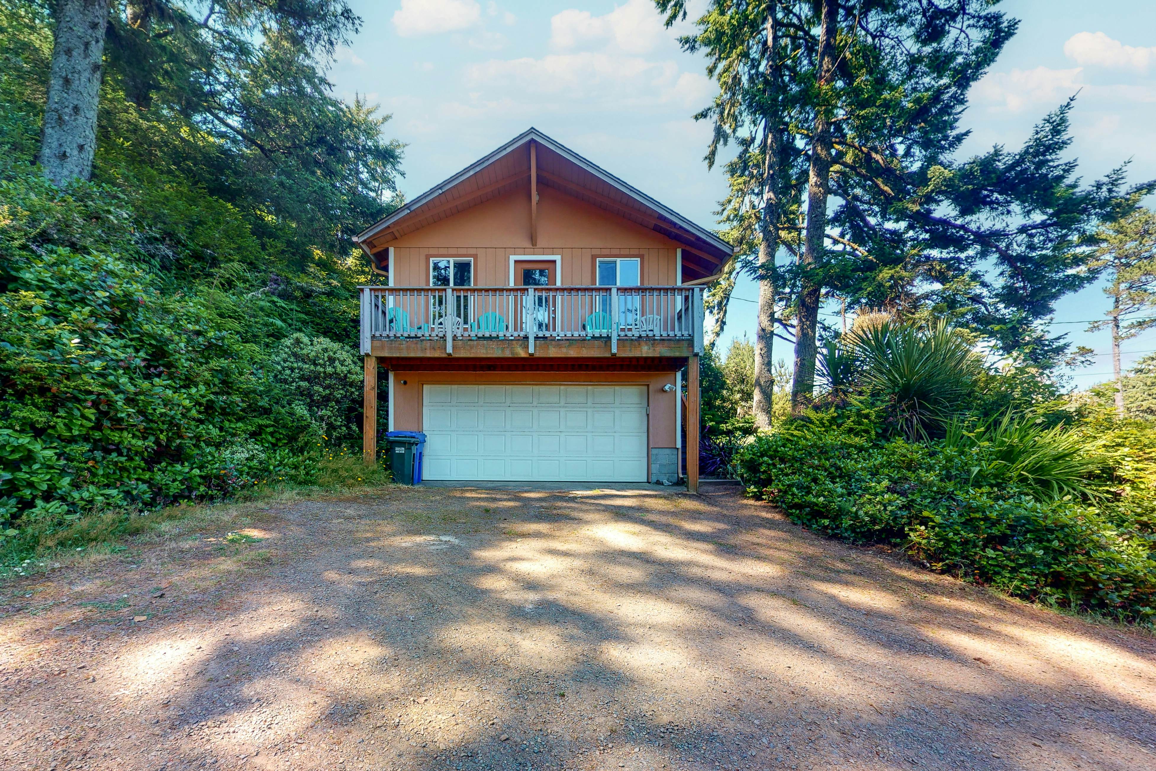 Nature lover's paradise next to Cape Kiwanda State Park - walk to beach