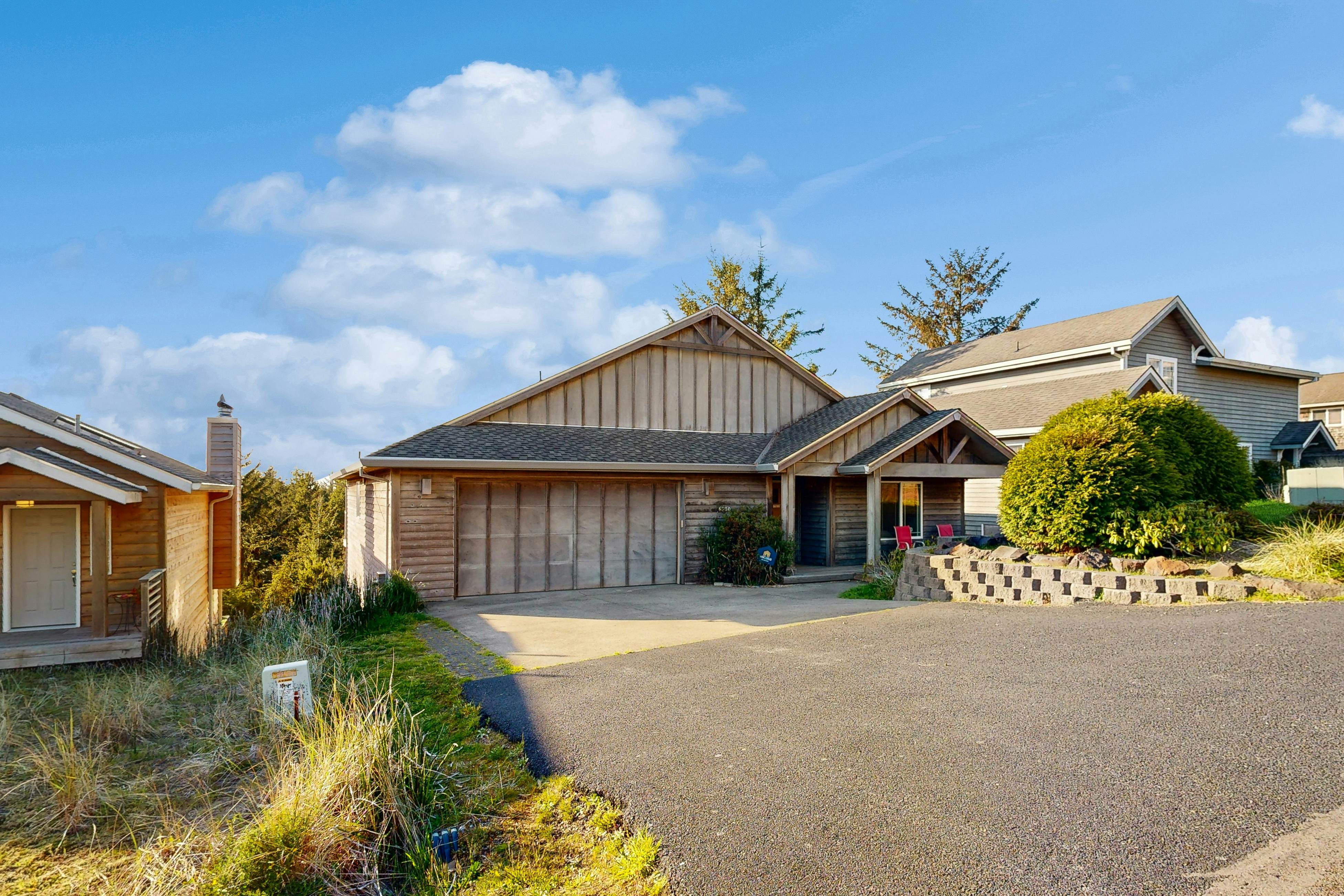 Everything Remodeled-Water View-Private Hot Tub-WiFi-Game Room