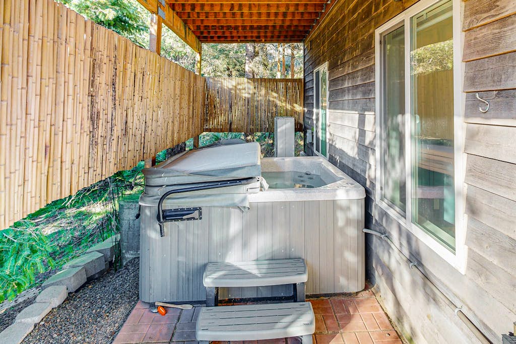 Everything Remodeled Water View Private Hot Tub WiFi Game Room