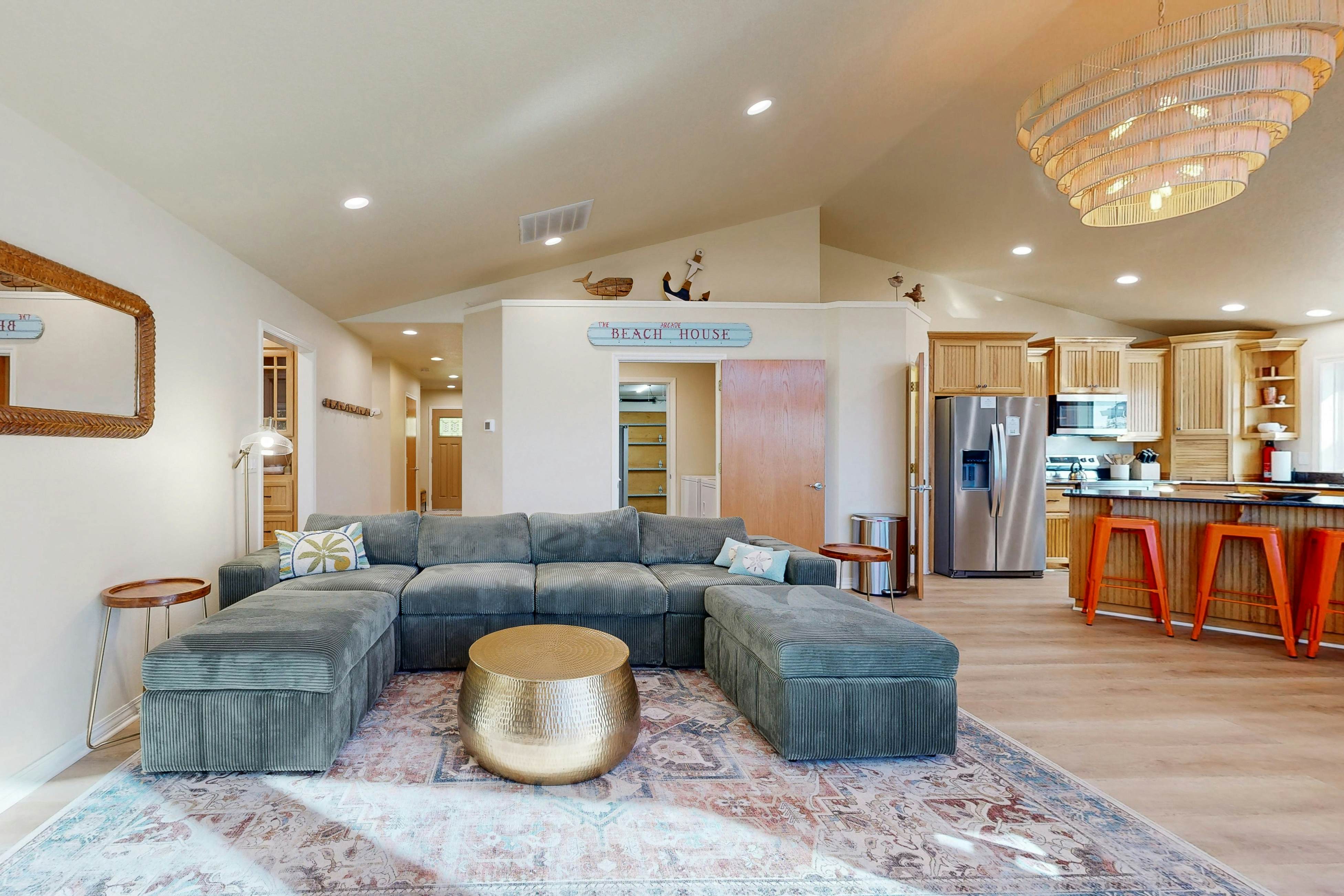 Everything Remodeled-Water View-Private Hot Tub-WiFi-Game Room