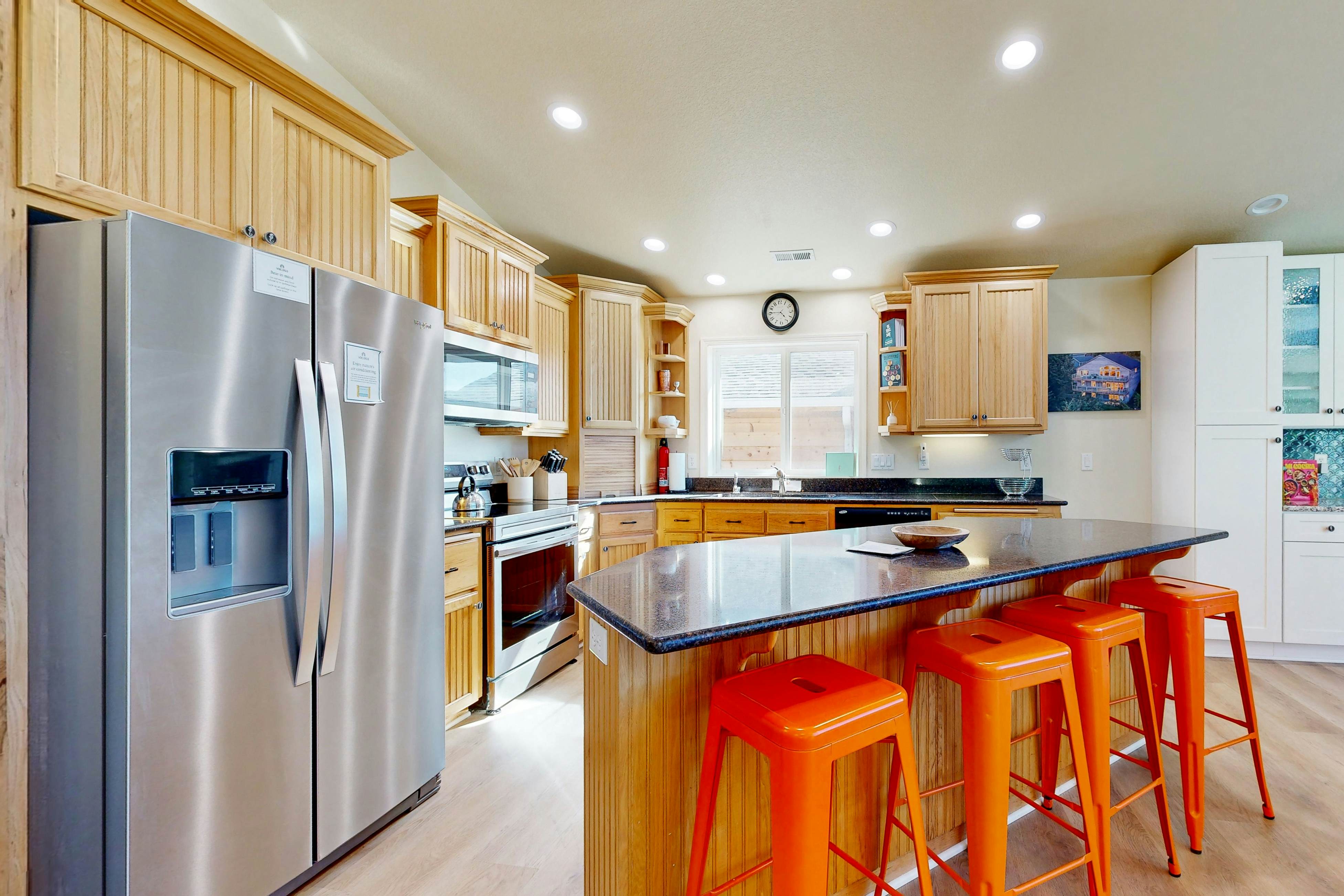 Everything Remodeled-Water View-Private Hot Tub-WiFi-Game Room