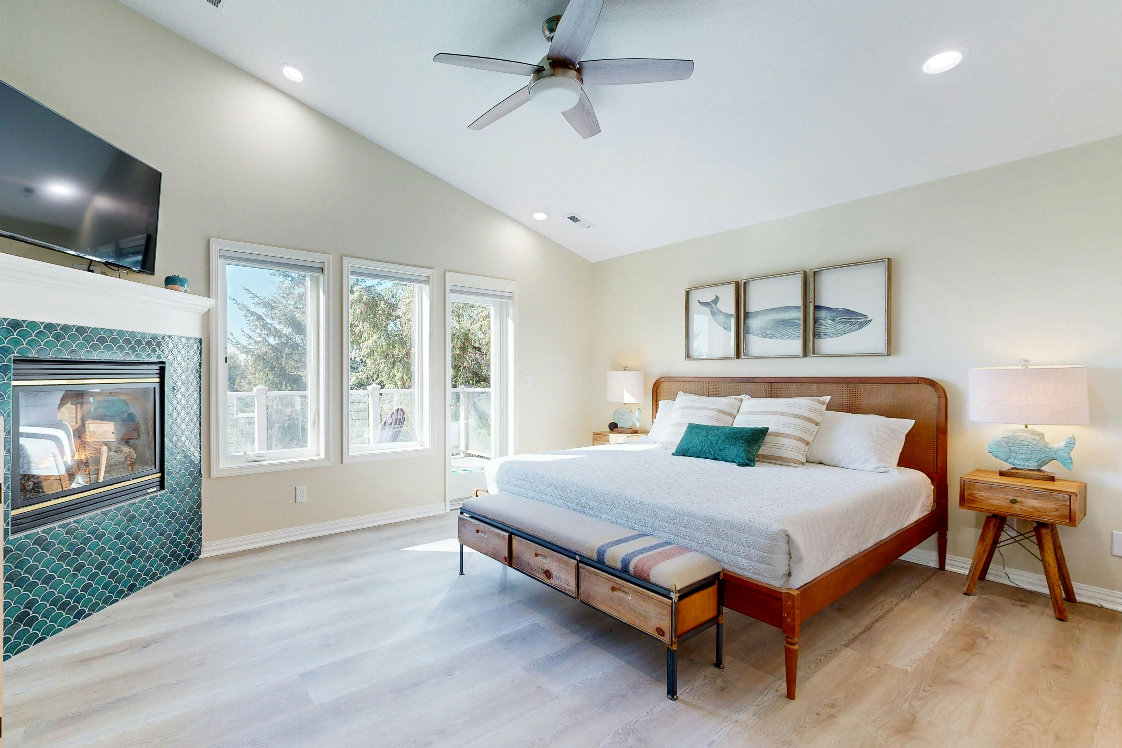 Everything Remodeled-Water View-Private Hot Tub-WiFi-Game Room