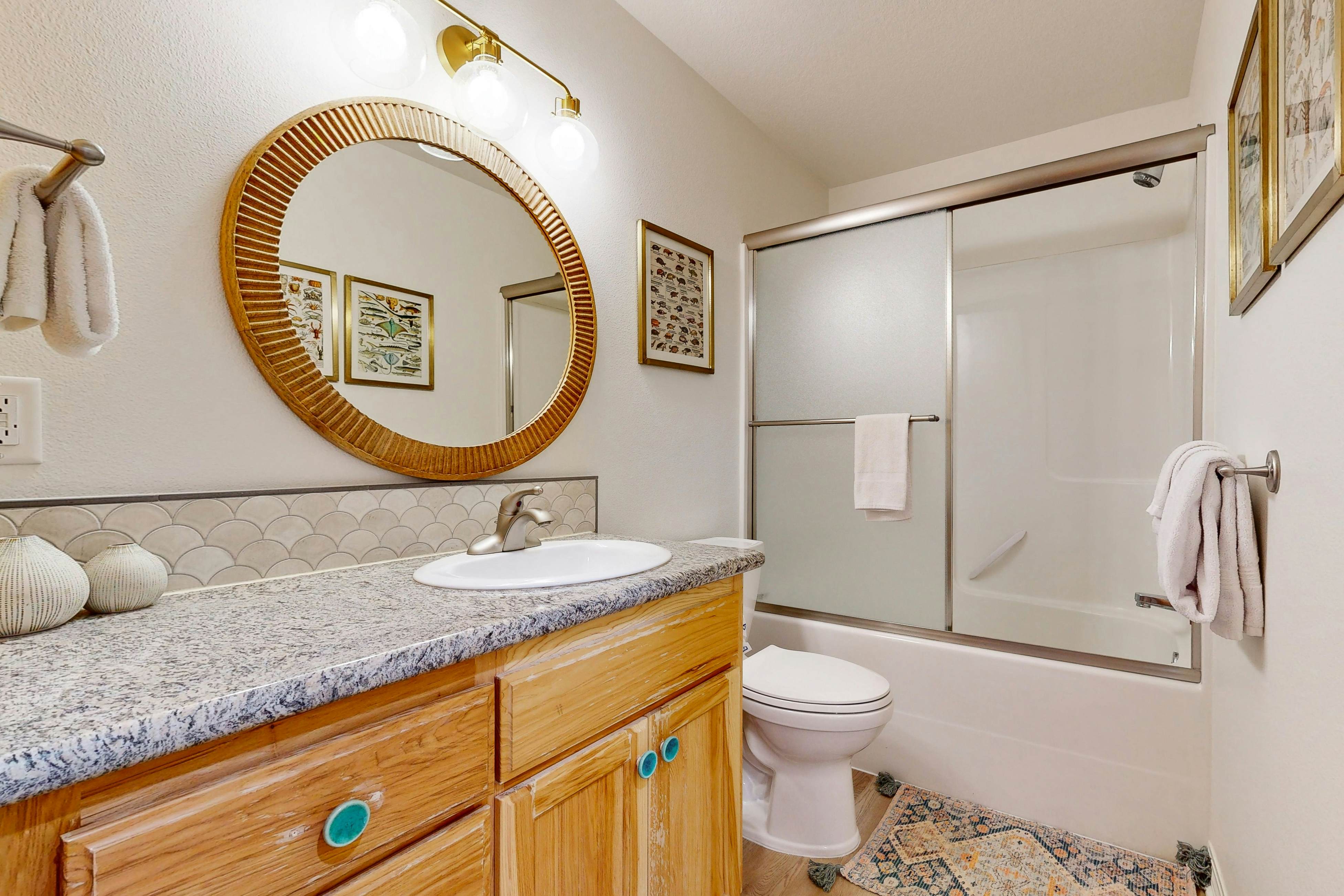 Everything Remodeled-Water View-Private Hot Tub-WiFi-Game Room