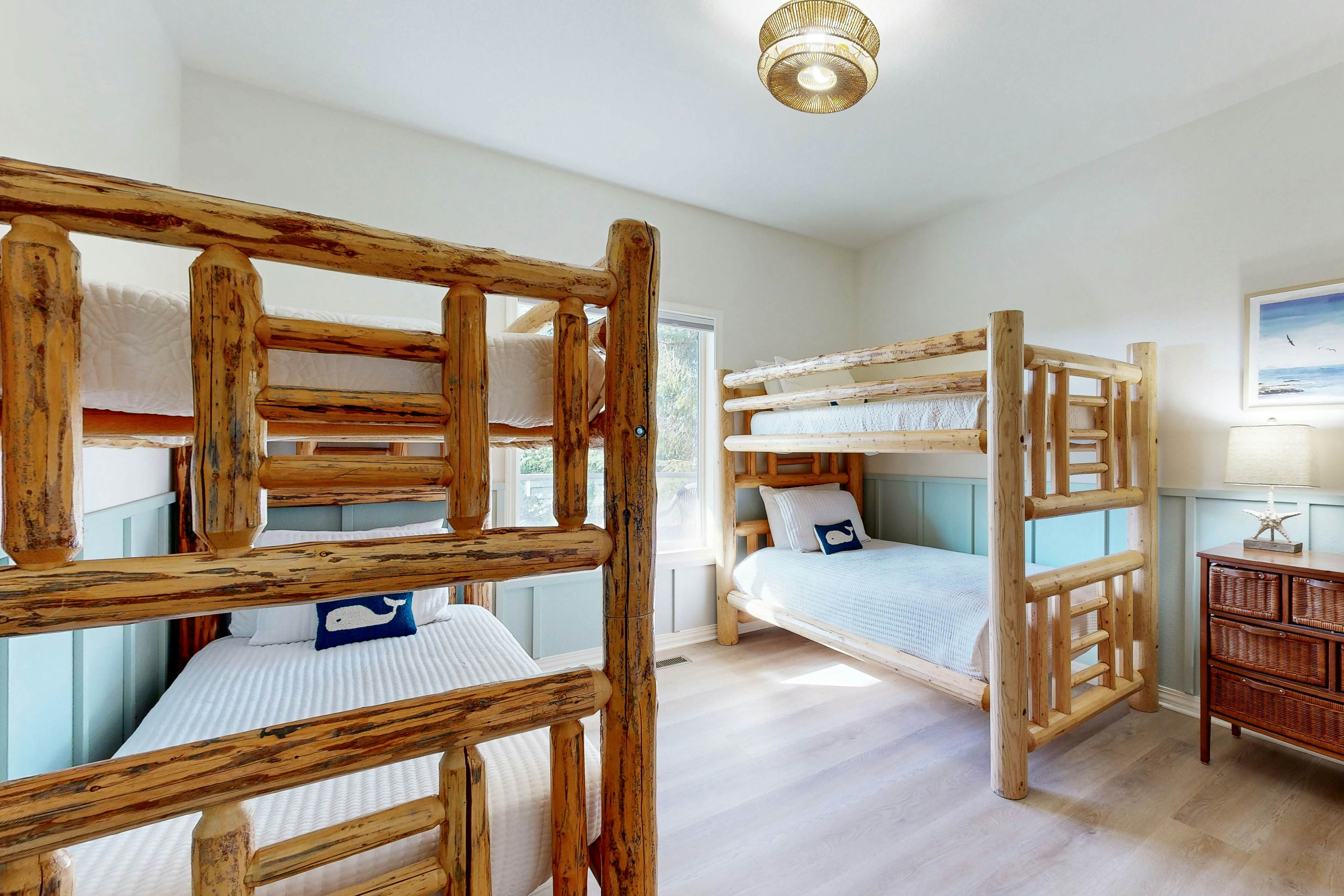 Everything Remodeled-Water View-Private Hot Tub-WiFi-Game Room