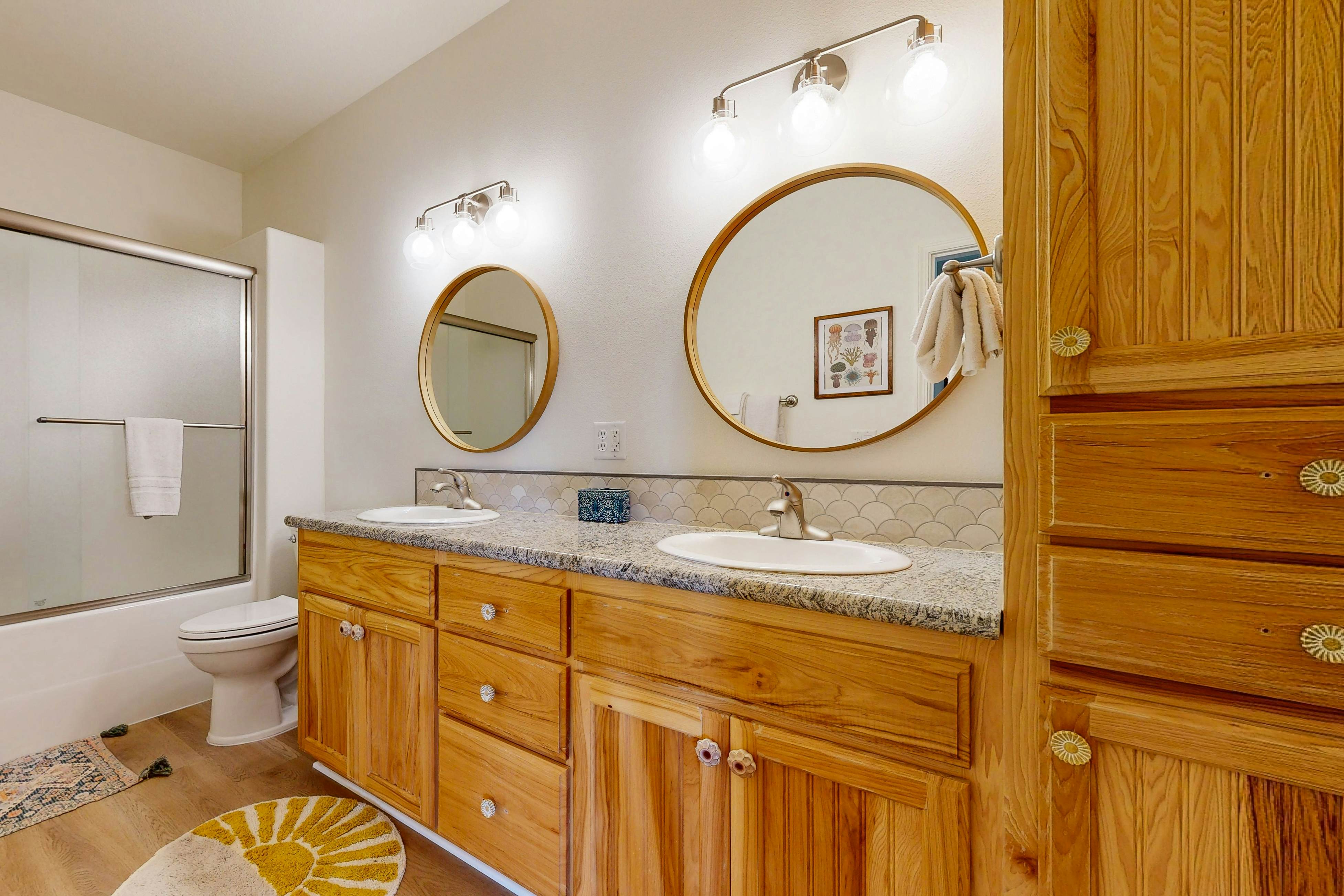 Everything Remodeled-Water View-Private Hot Tub-WiFi-Game Room